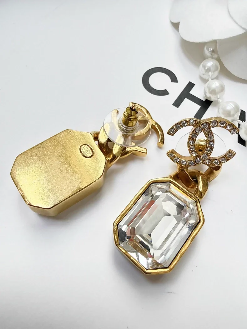 Chanel 21C crystal square diamond double C stud earrings - Image 3