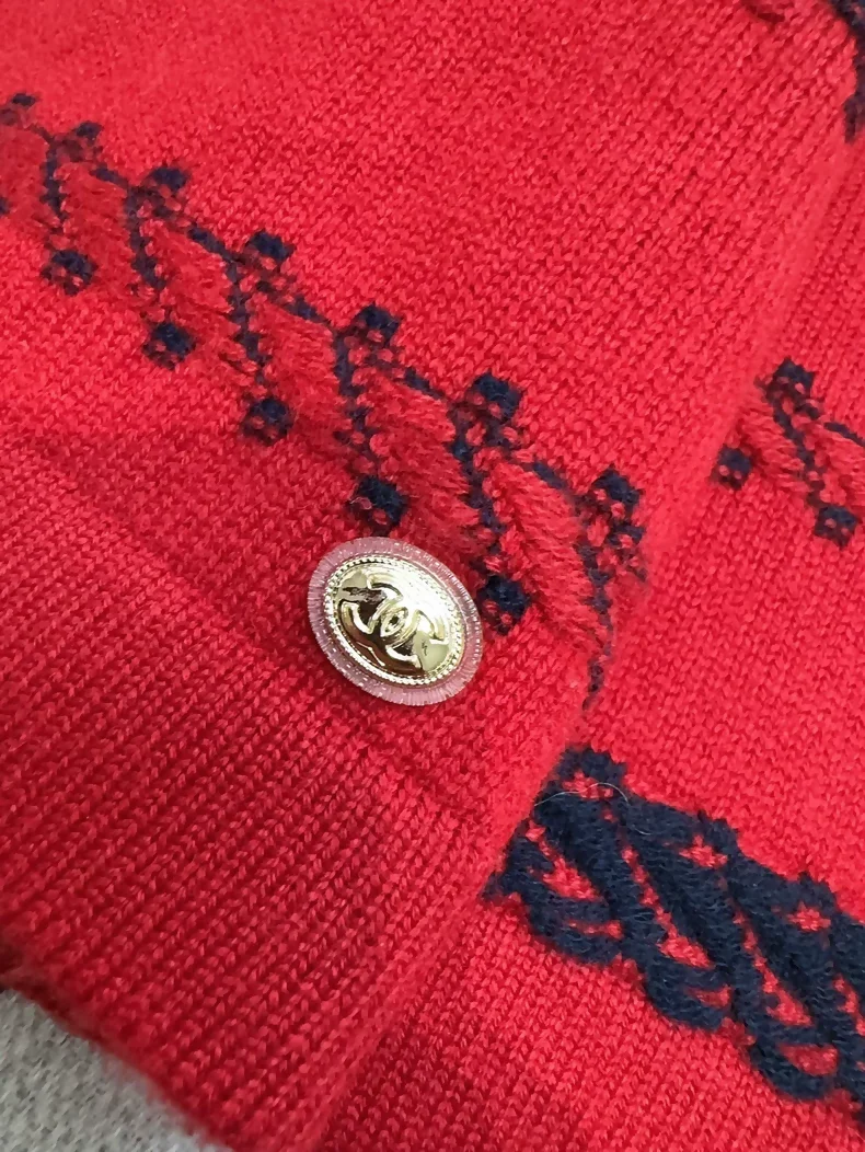 Chanel 21C Red Striped and White Cashmere Sweater - Image 3