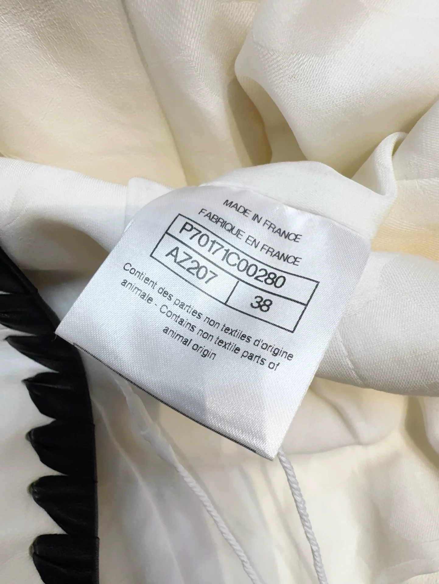 Chanel 21C Off-White Lambskin Leather Jacket with Black Trim - Image 5
