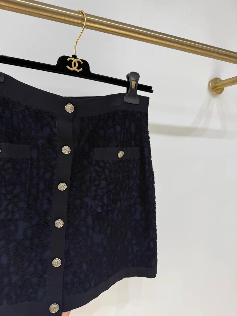 Chanel 21C camellia midi skirt, - Image 3