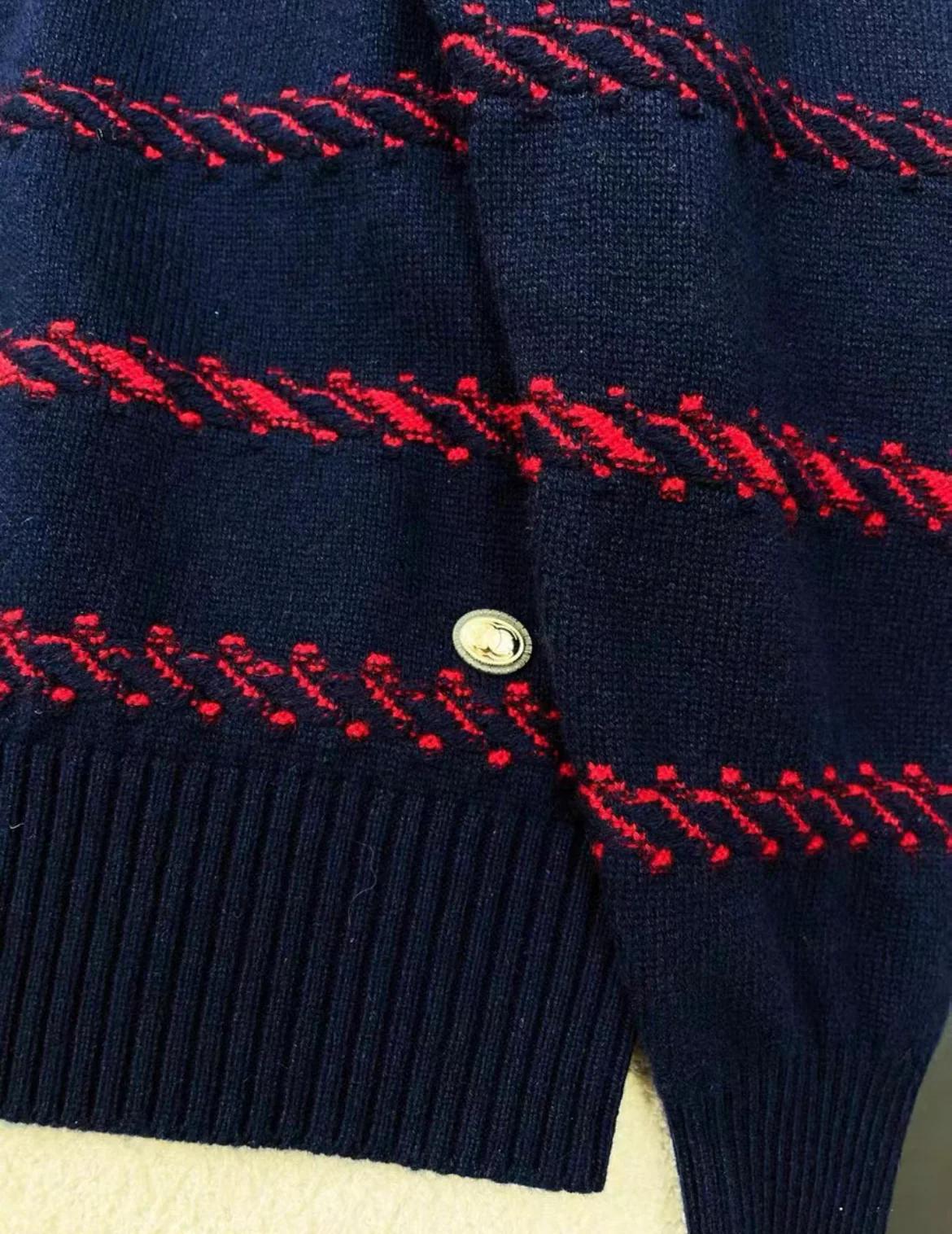 Chanel 21C Navy Blue, Ecru & Red Pullover size 34 - Image 4