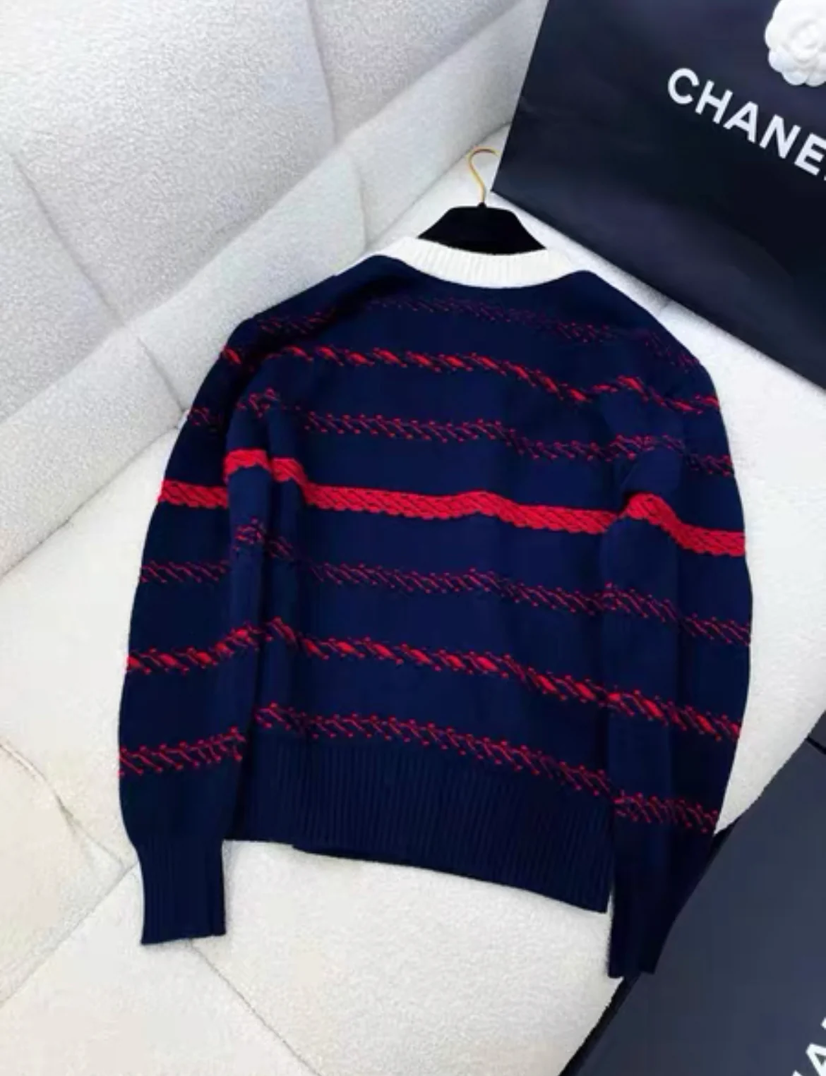 Chanel 21C Navy Blue, Ecru & Red Pullover size 34 - Image 5