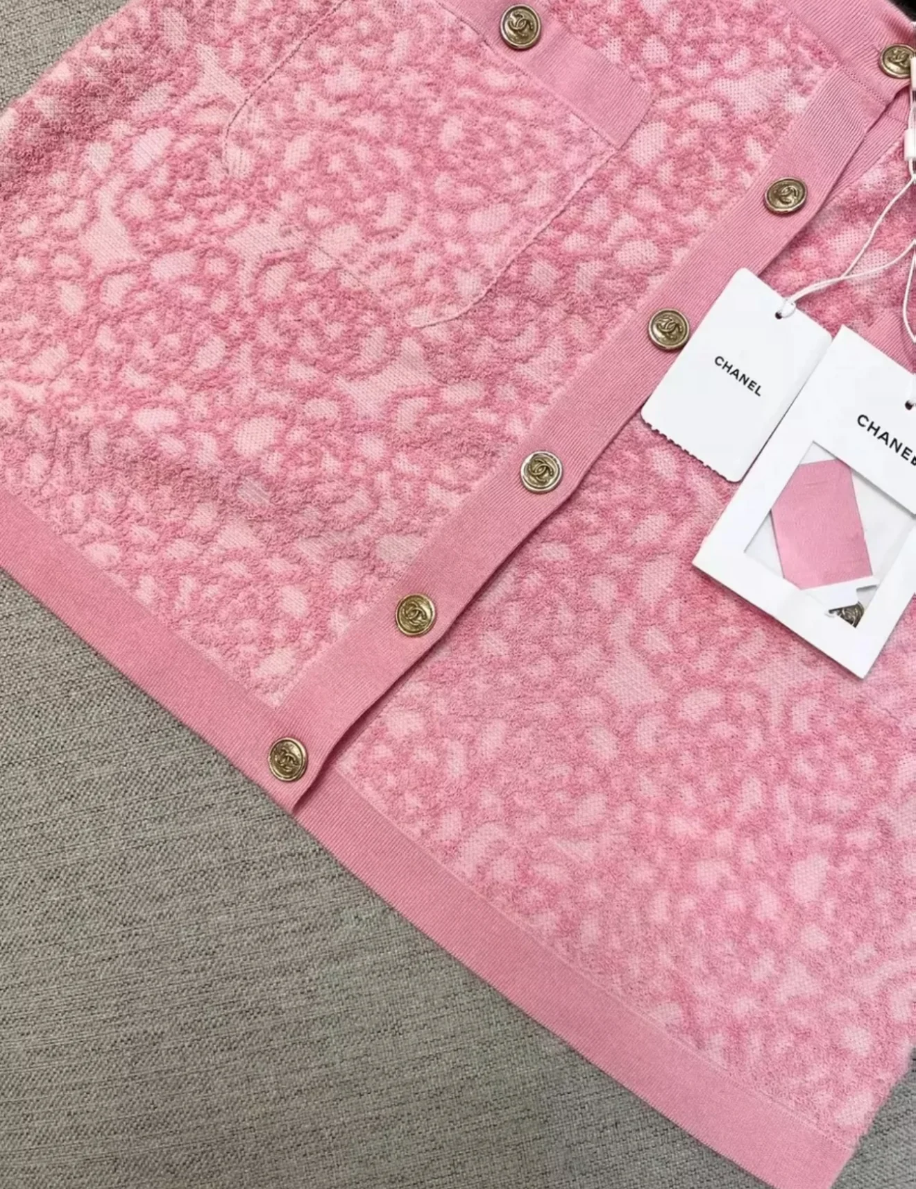 Chanel 21C Pink & Pale Pink Skirt - Image 4