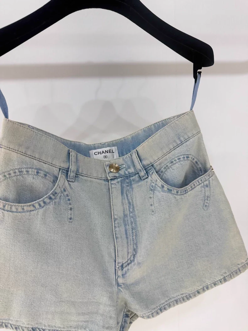 Chanel 21C double C denim shorts - Image 2