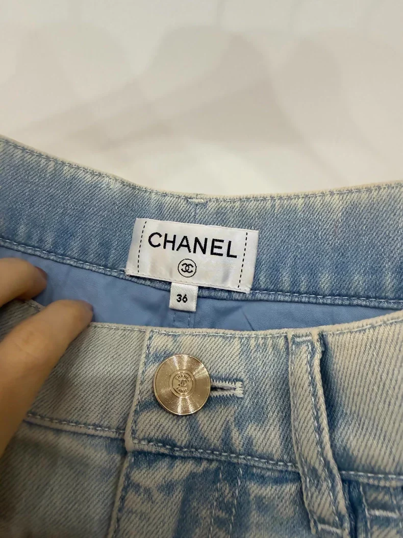 Chanel 21C double C denim shorts - Image 3