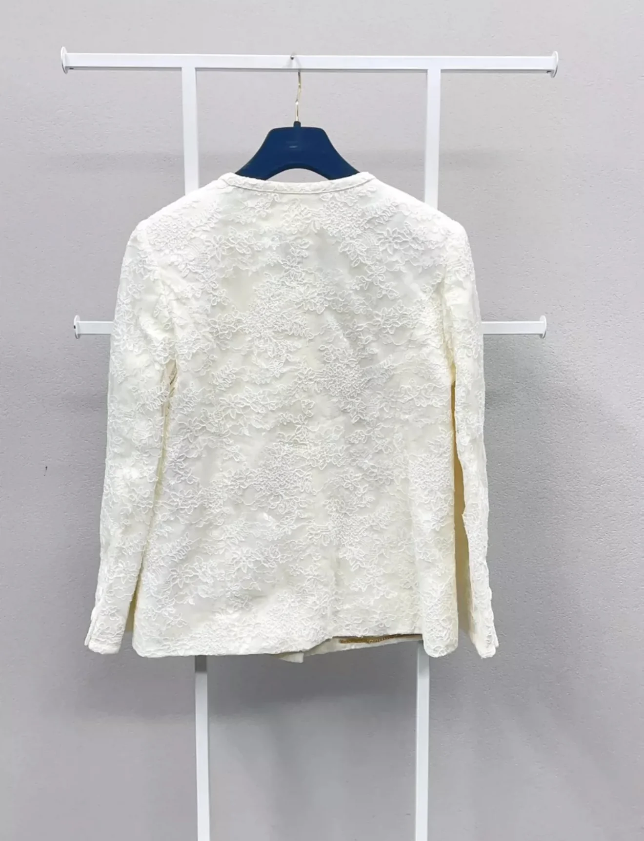 CHANEL 21C White Lace Suit Jacket + Skirt - Image 4
