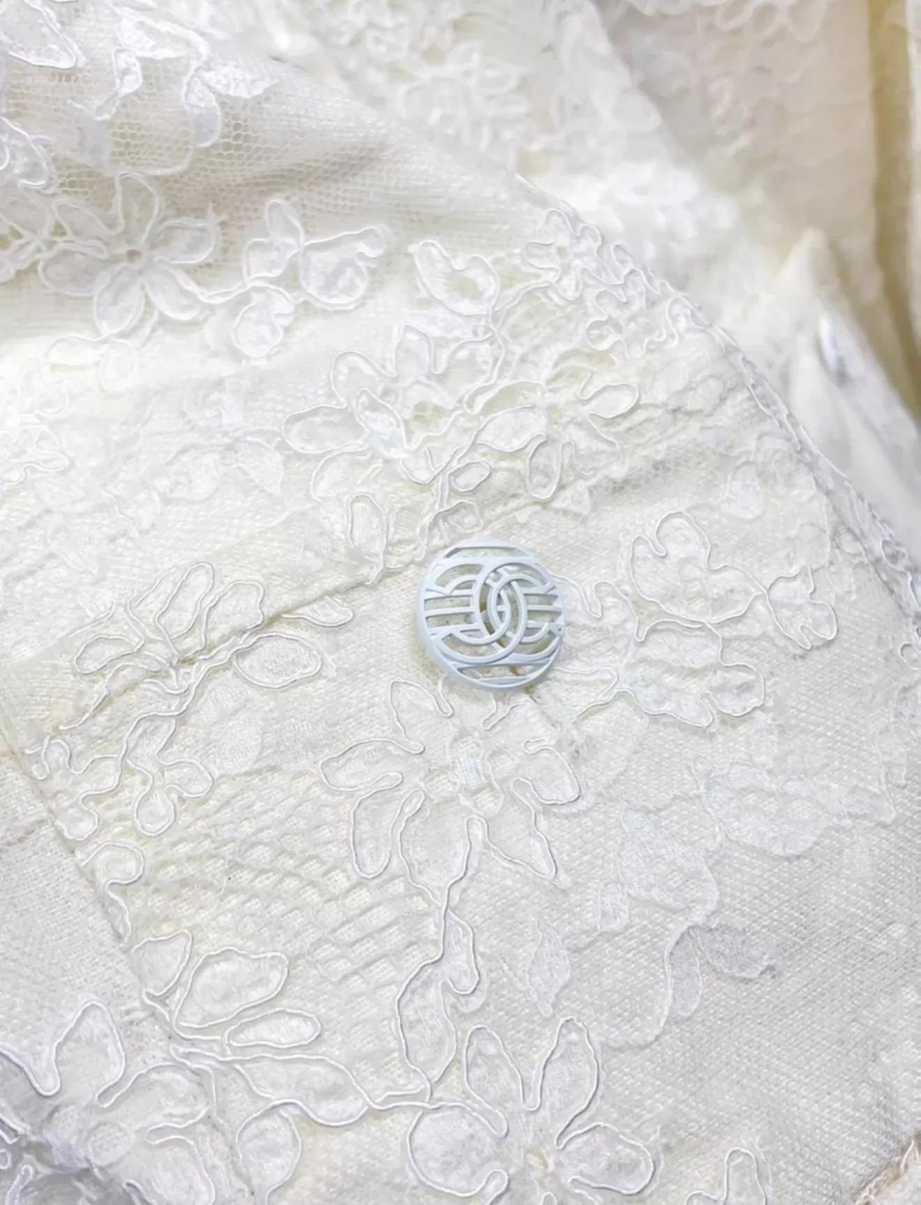 CHANEL 21C White Lace Suit Jacket + Skirt - Image 6