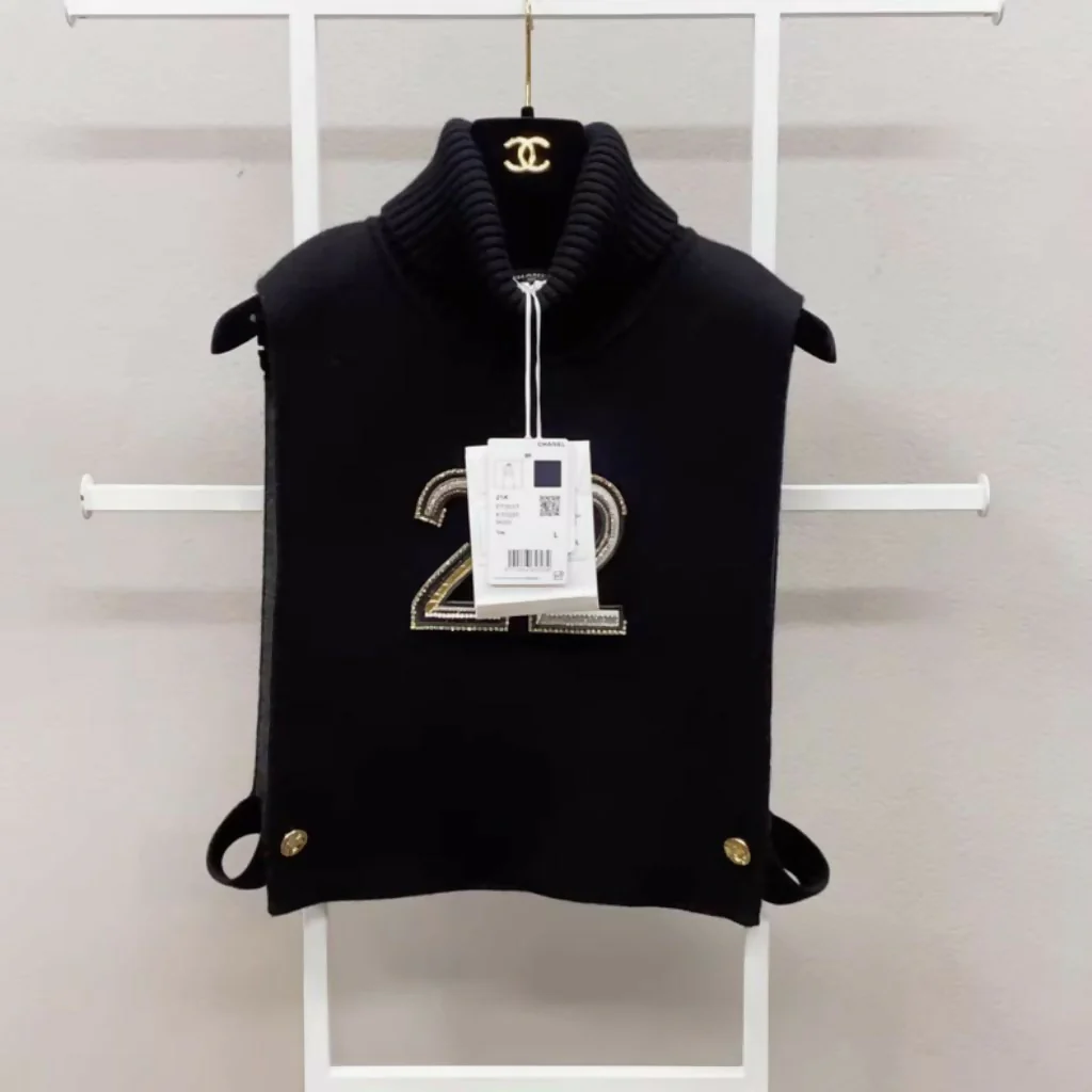 Chanel 21k black collar top - Image 3