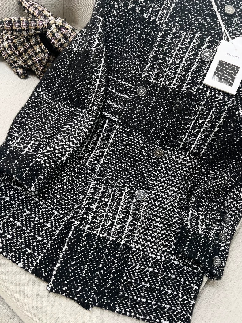 Chanel 21k black and white tweed long coat - Image 3
