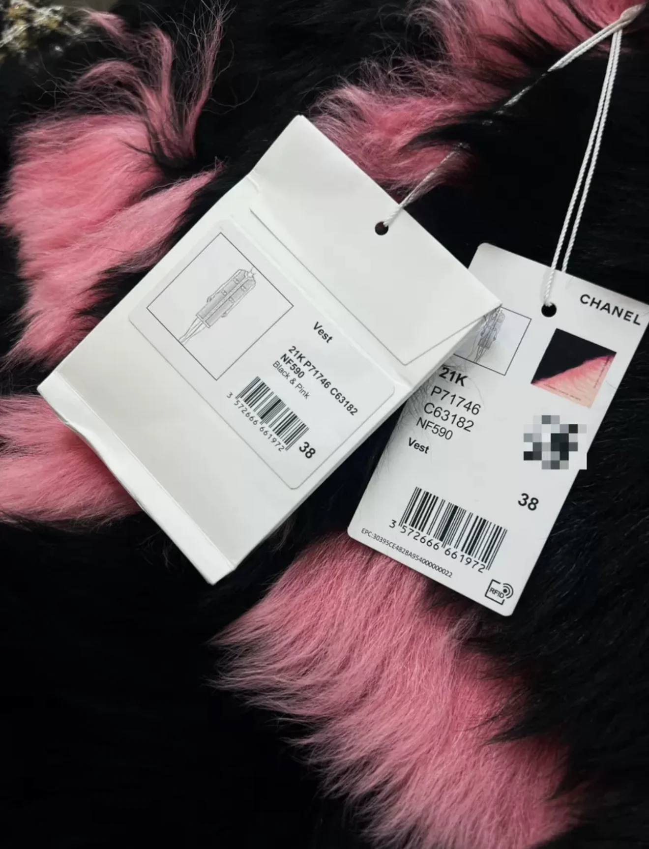 Chanel 21k black & pink fur vest size 38 - Image 3