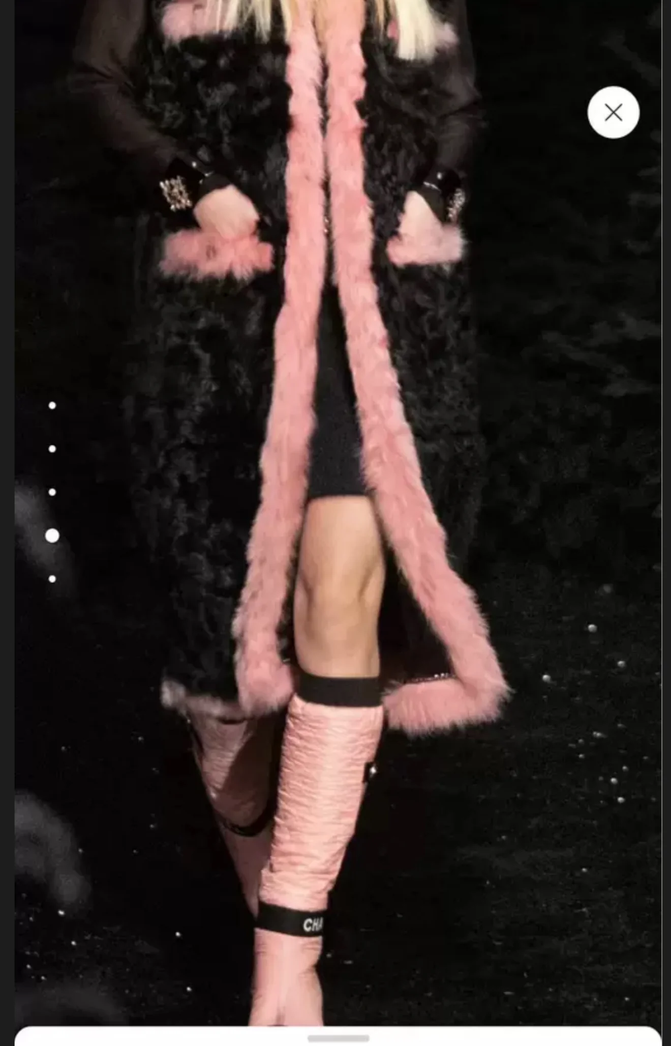 Chanel 21k black & pink fur vest size 38 - Image 8
