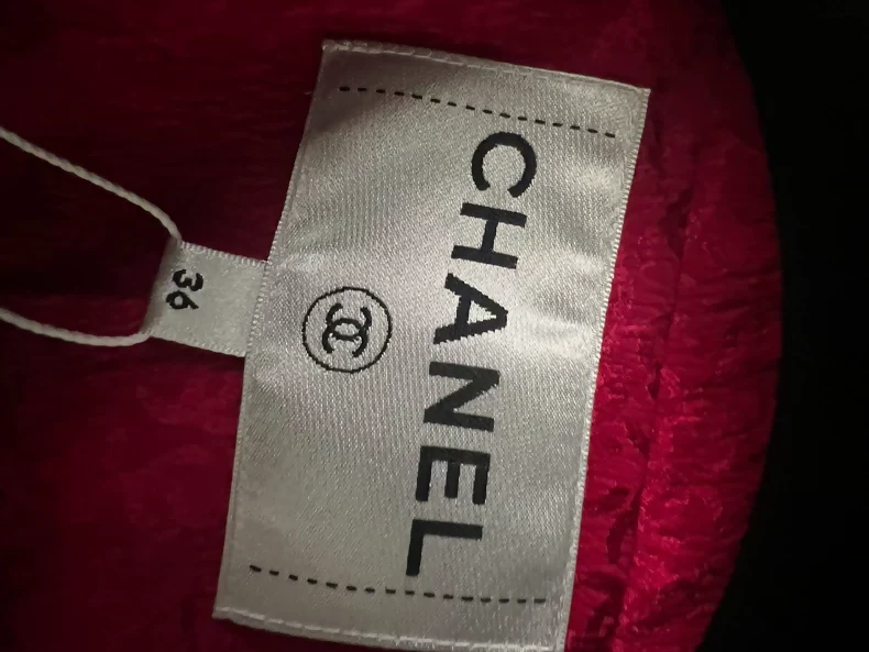 Chanel 21k fuchsia tweed jacket - Image 3