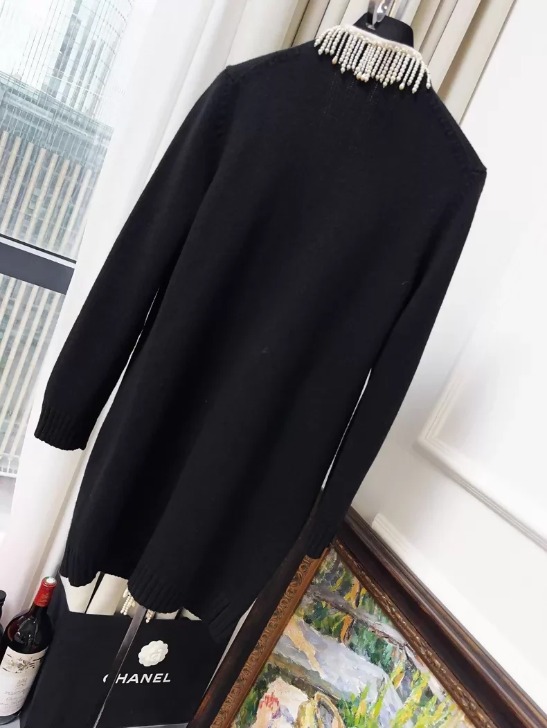 Chanel 21K pearl tassel and rhinestone black cashmere knit cardigan - Image 2