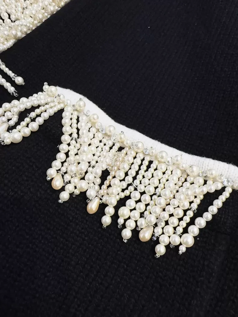 Chanel 21K pearl tassel and rhinestone black cashmere knit cardigan - Image 3