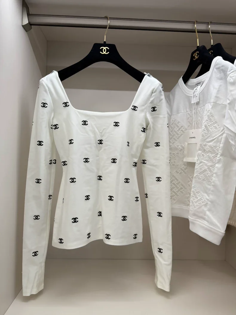 Chanel 21k white top with black cc logos