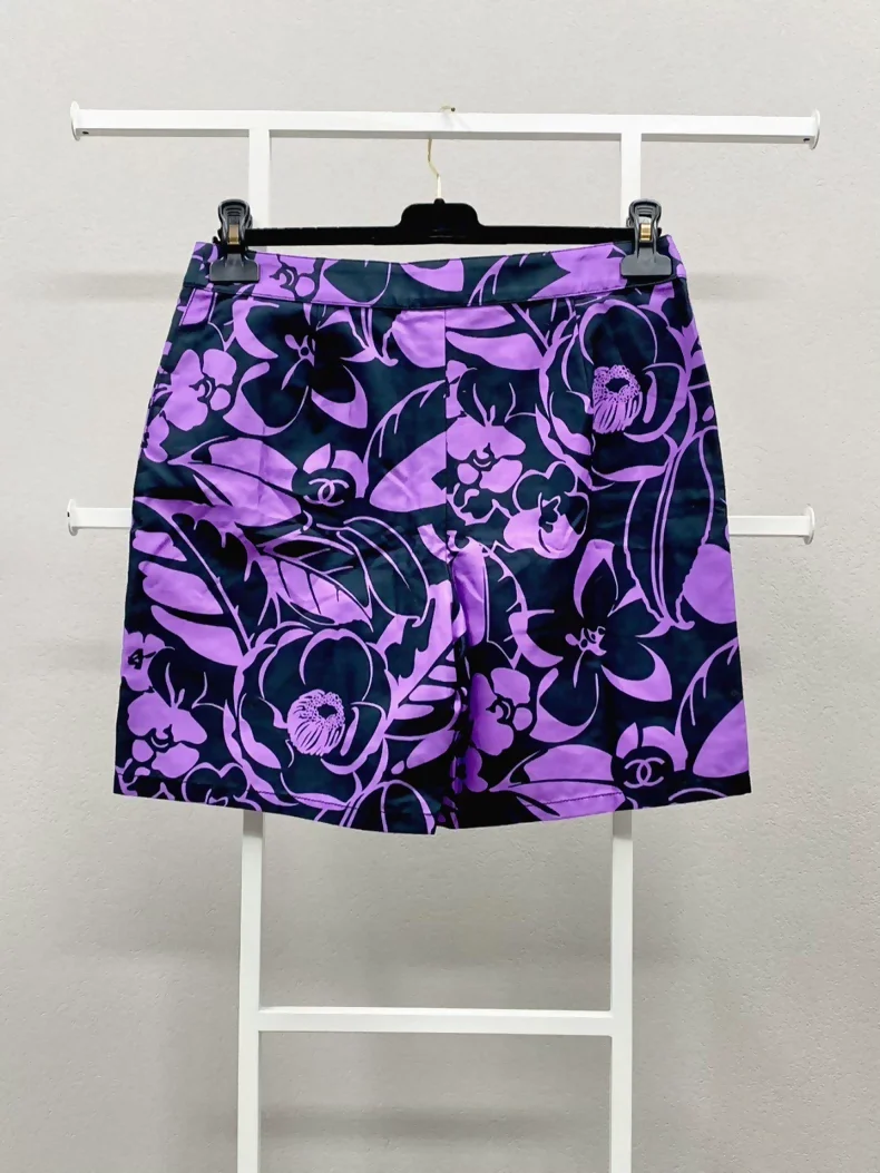 Chanel 21M purple & black shorts - Image 2
