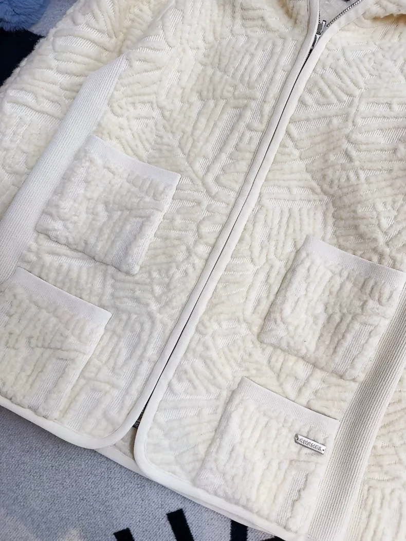 Chanel 21N Coco Neige ecru jacket - Image 3