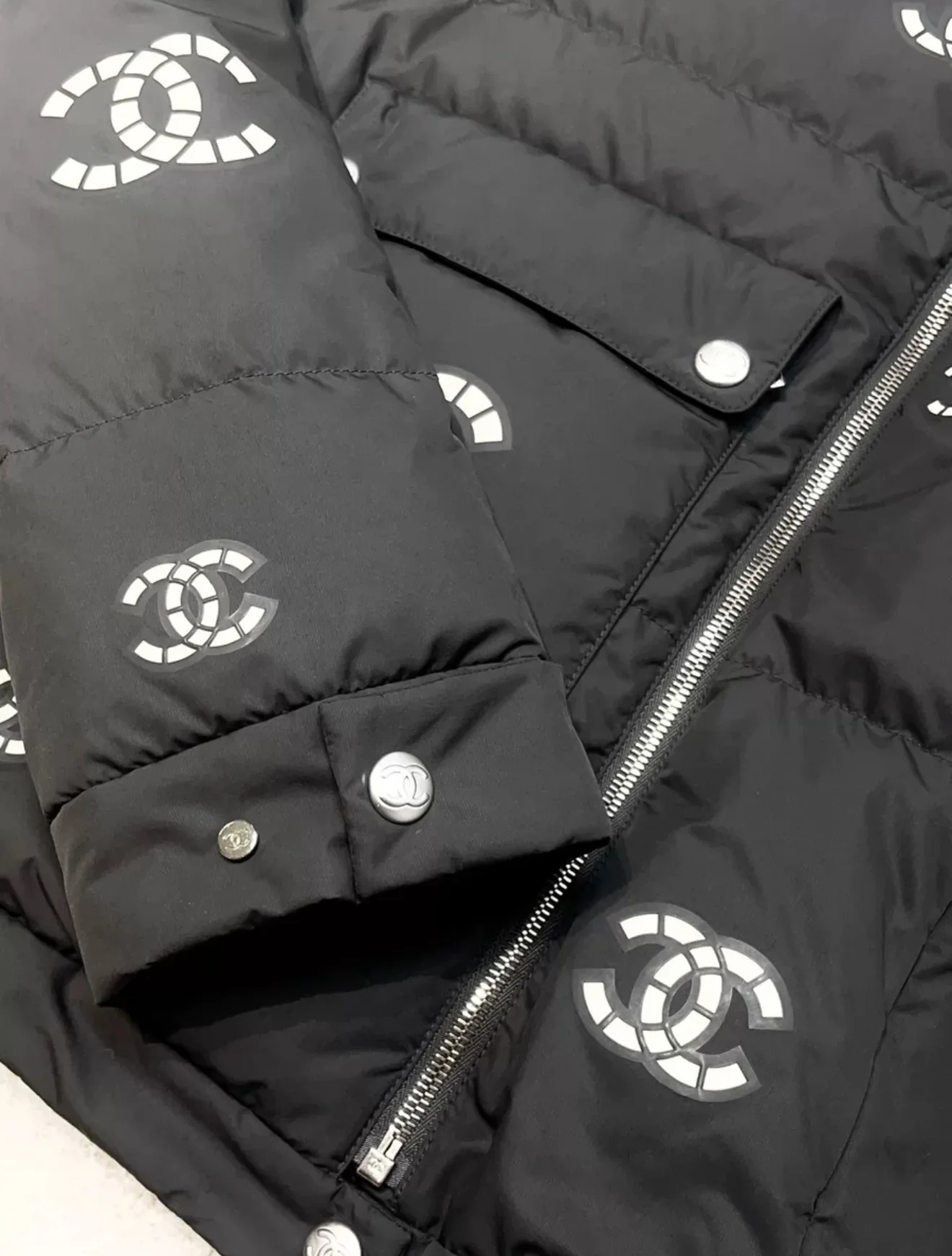 Chanel 21N coco neige ski series jacket - Image 4