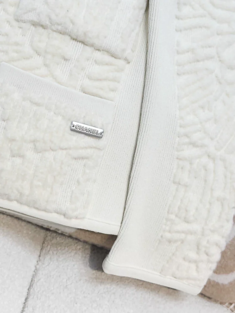 Chanel 21N Coco neige ecru jacket - Image 2