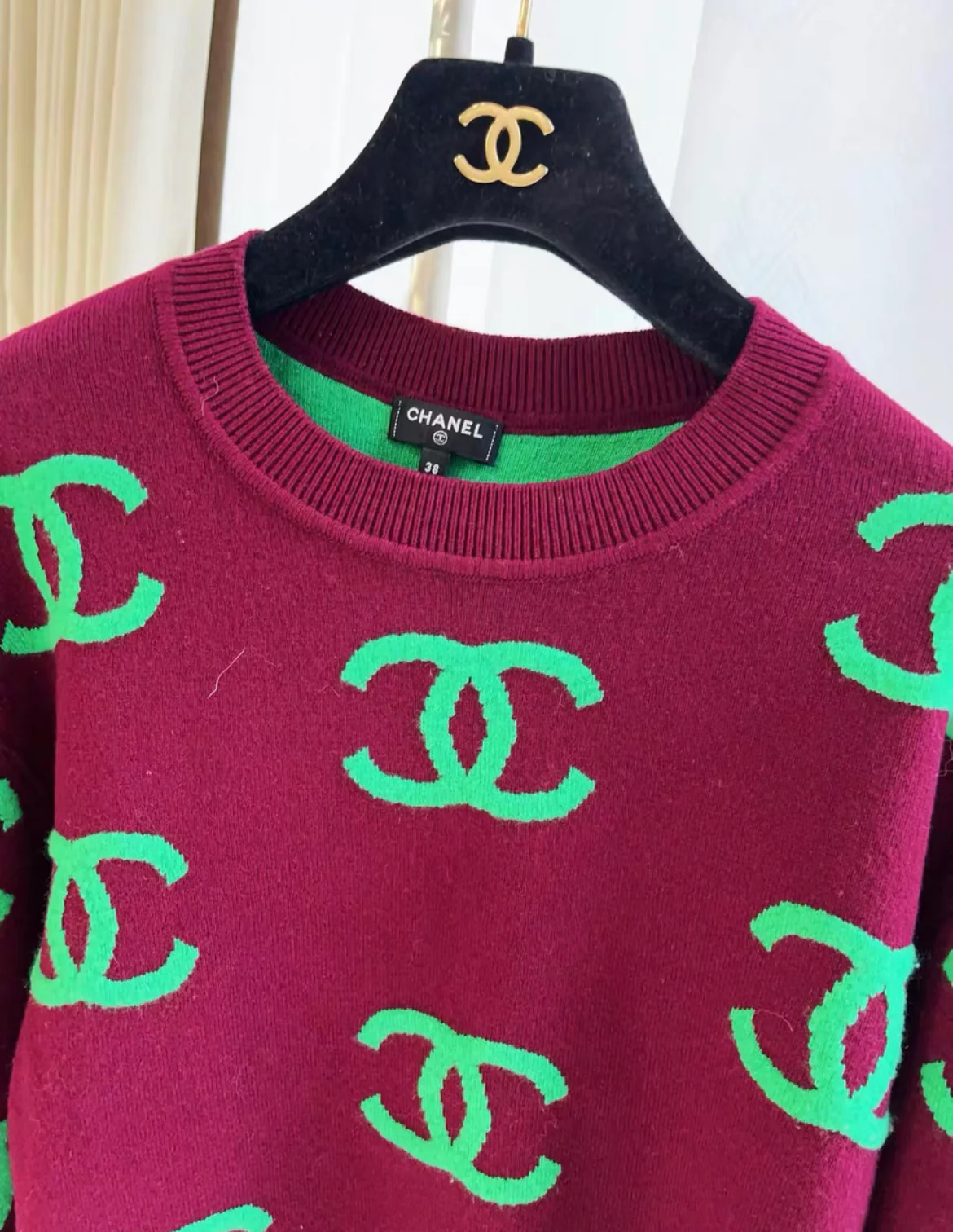 Chanel 21P burgundy cashmere sweater size 38 - Image 2