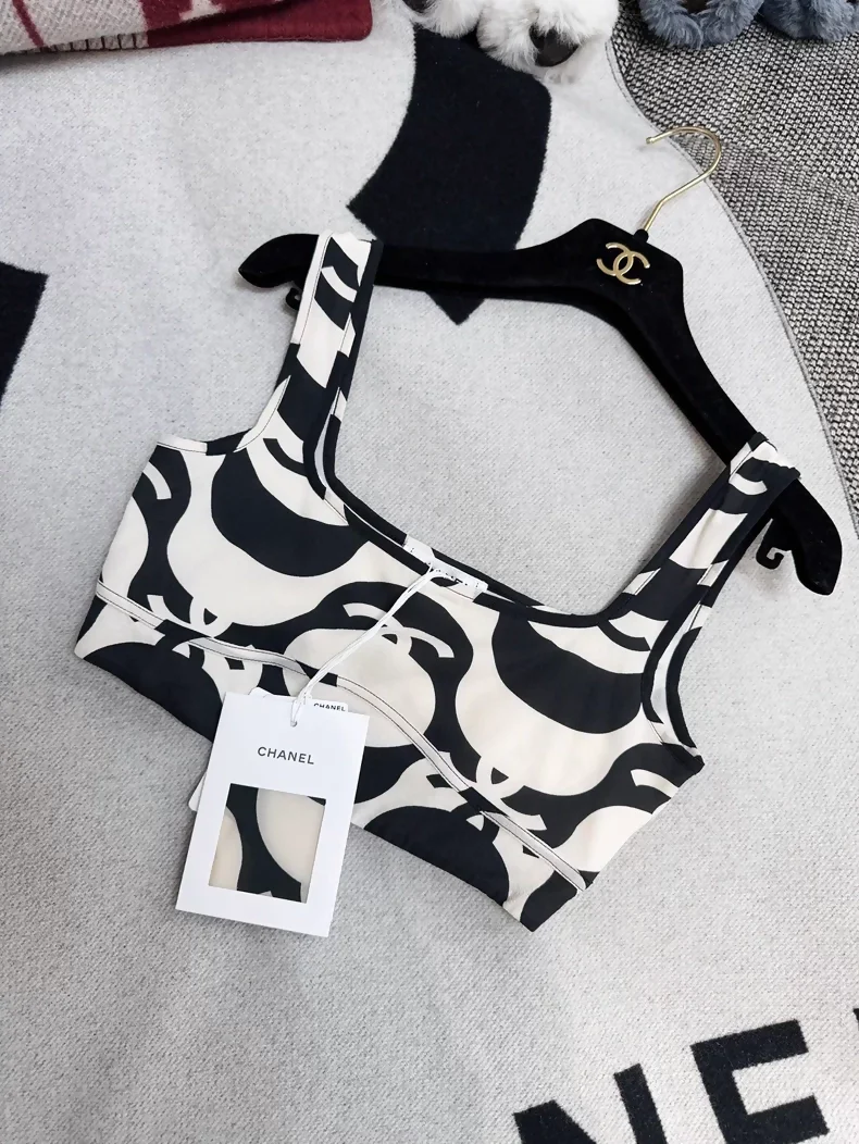Chanel 21p bra top in wavy stripes