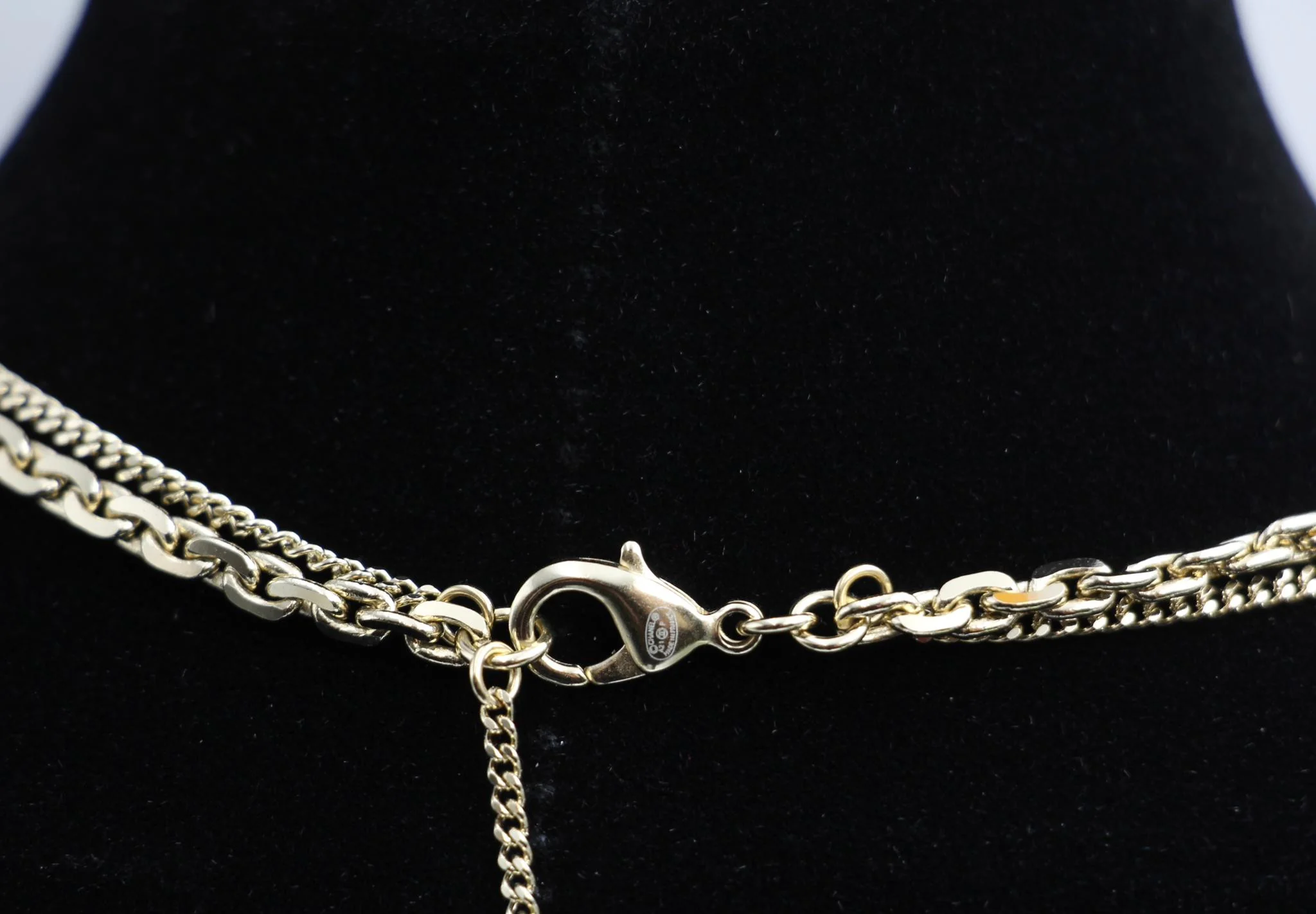 Chanel 21P Metal Double Layer Embossed Necklace - Image 10