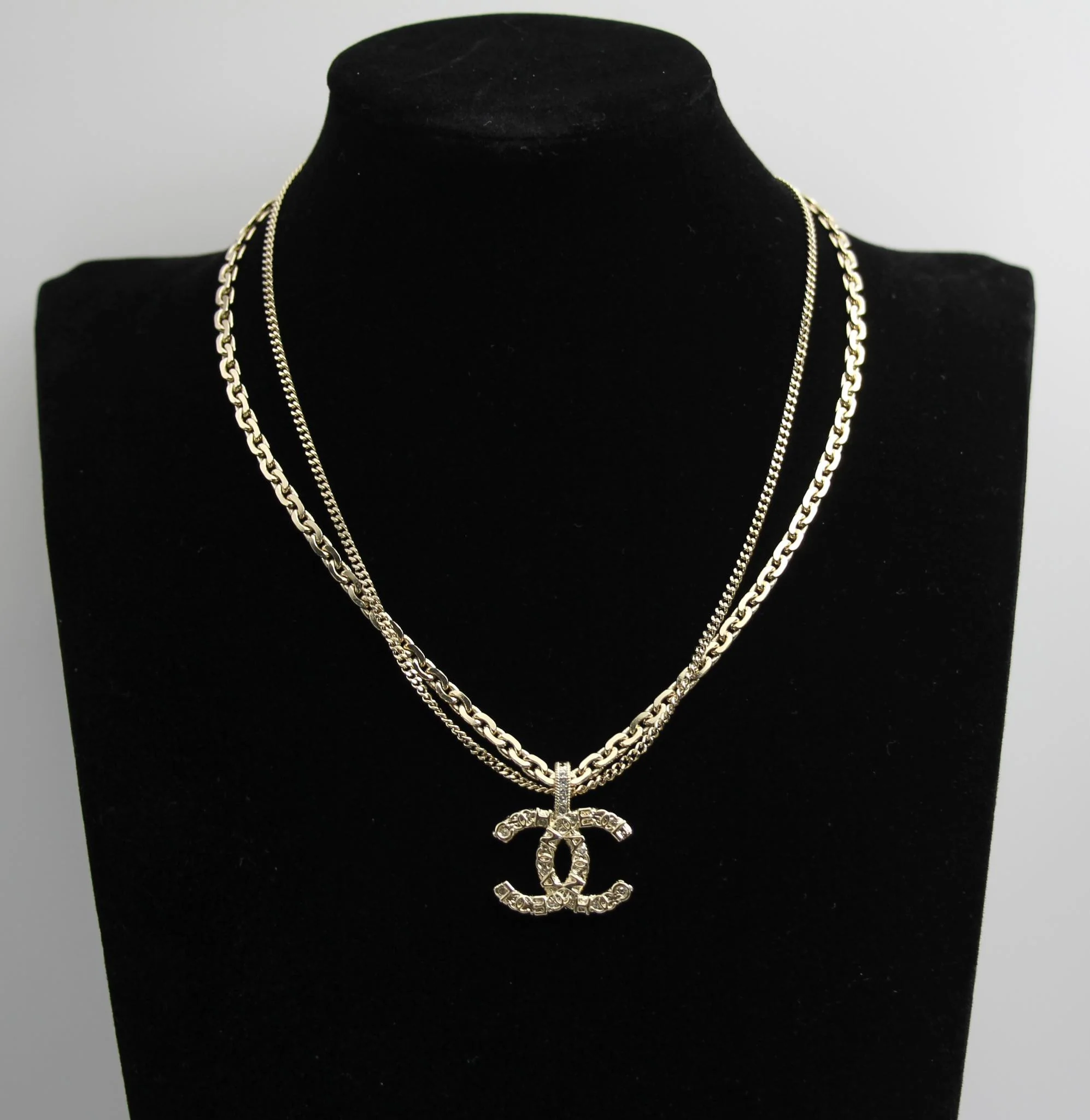 Chanel 21P Metal Double Layer Embossed Necklace - Image 14