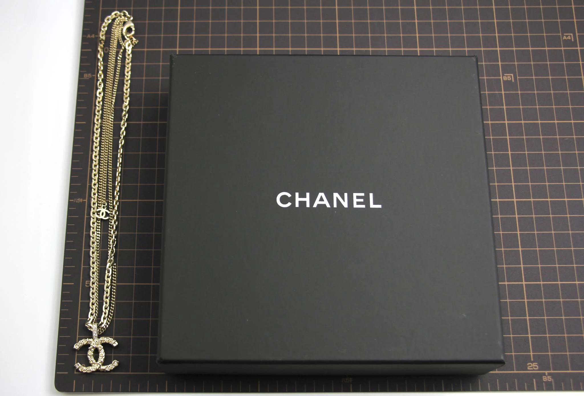 Chanel 21P Metal Double Layer Embossed Necklace - Image 15