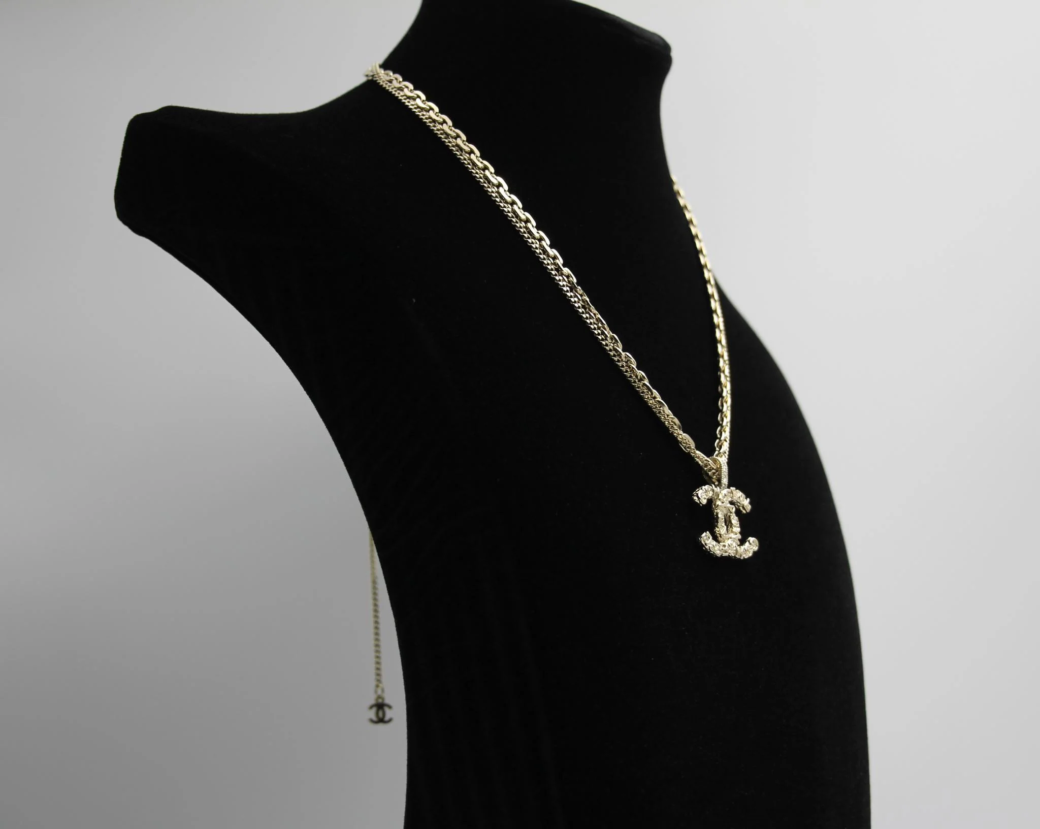 Chanel 21P Metal Double Layer Embossed Necklace - Image 7