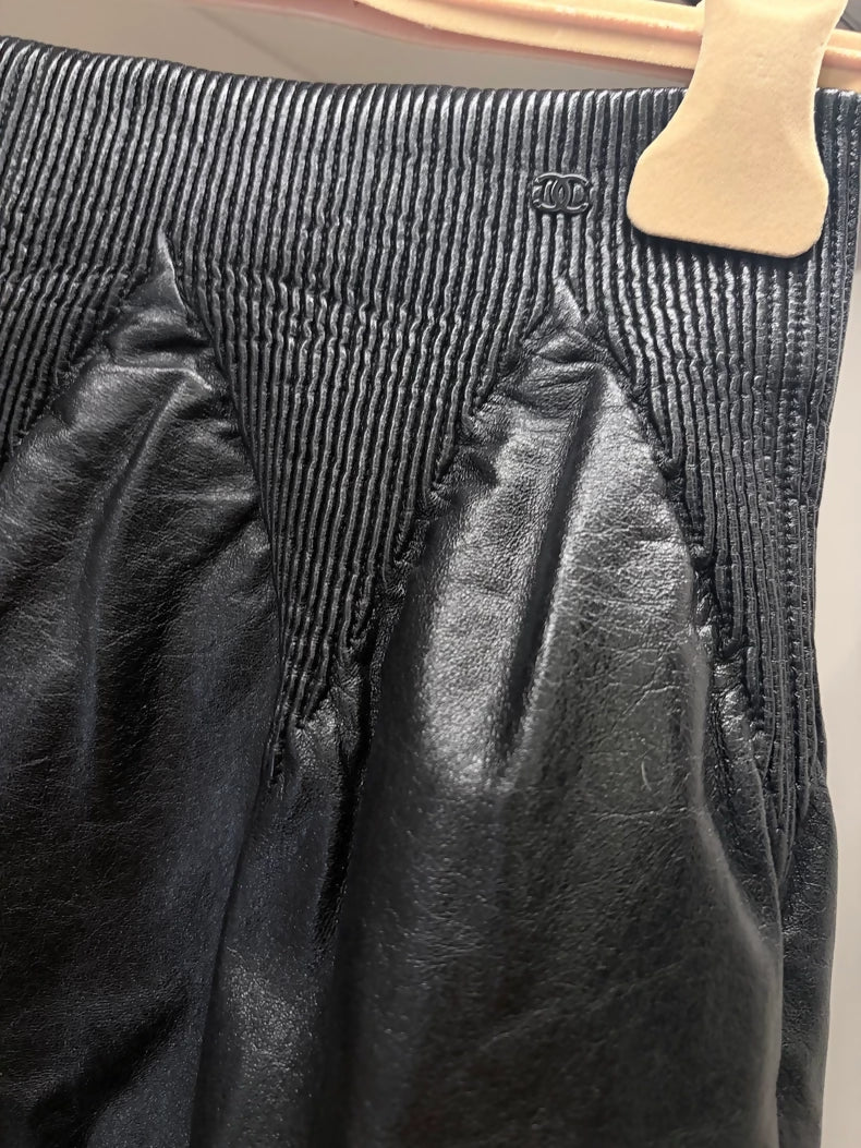Chanel 21S Black Lambskin Leather Skirt - Image 2