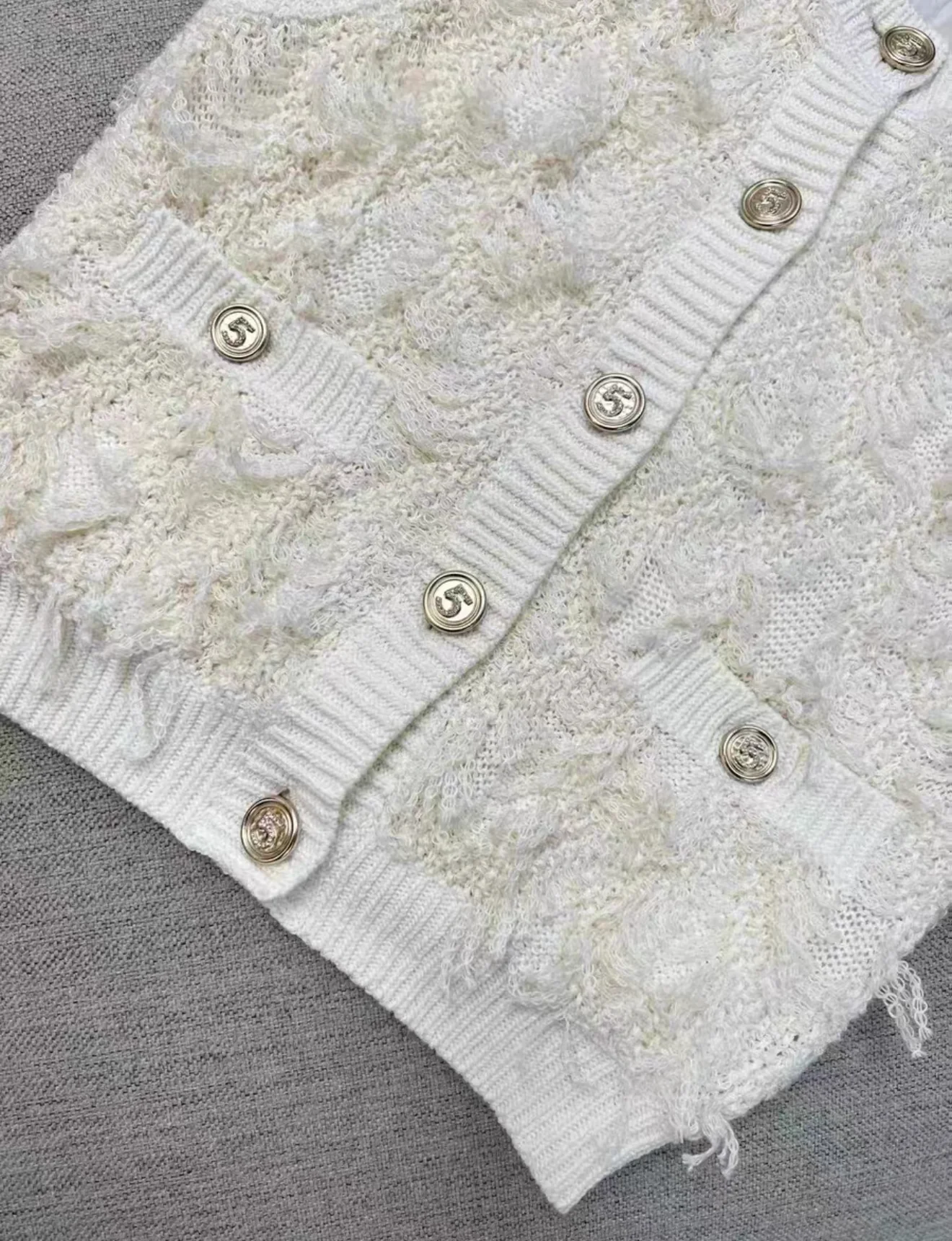 Chanel 21S ecru tweed cardigan - Image 3