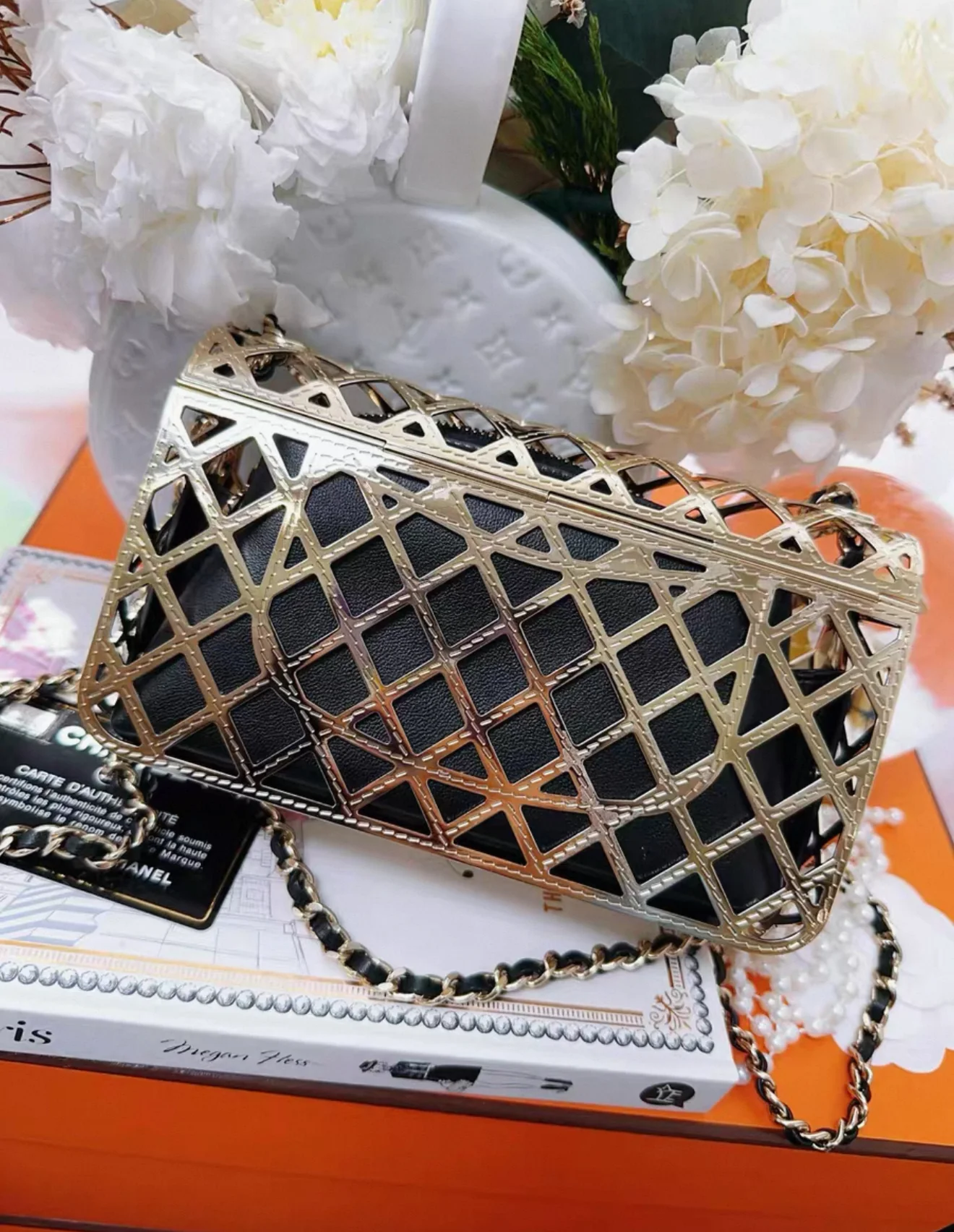 Chanel 21s Gold Metallic Quilted Large Box Crossbody bag - Image 3
