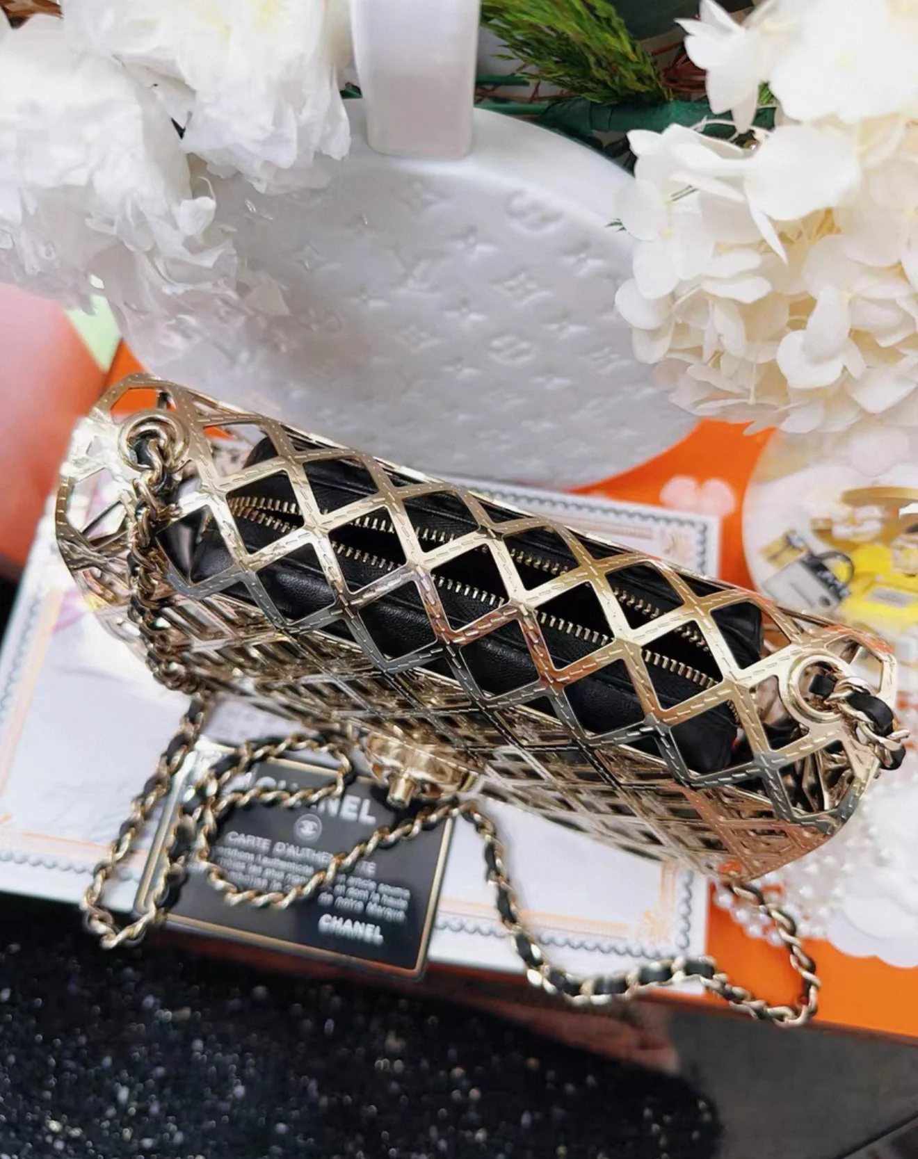 Chanel 21s Gold Metallic Quilted Large Box Crossbody bag - Image 4
