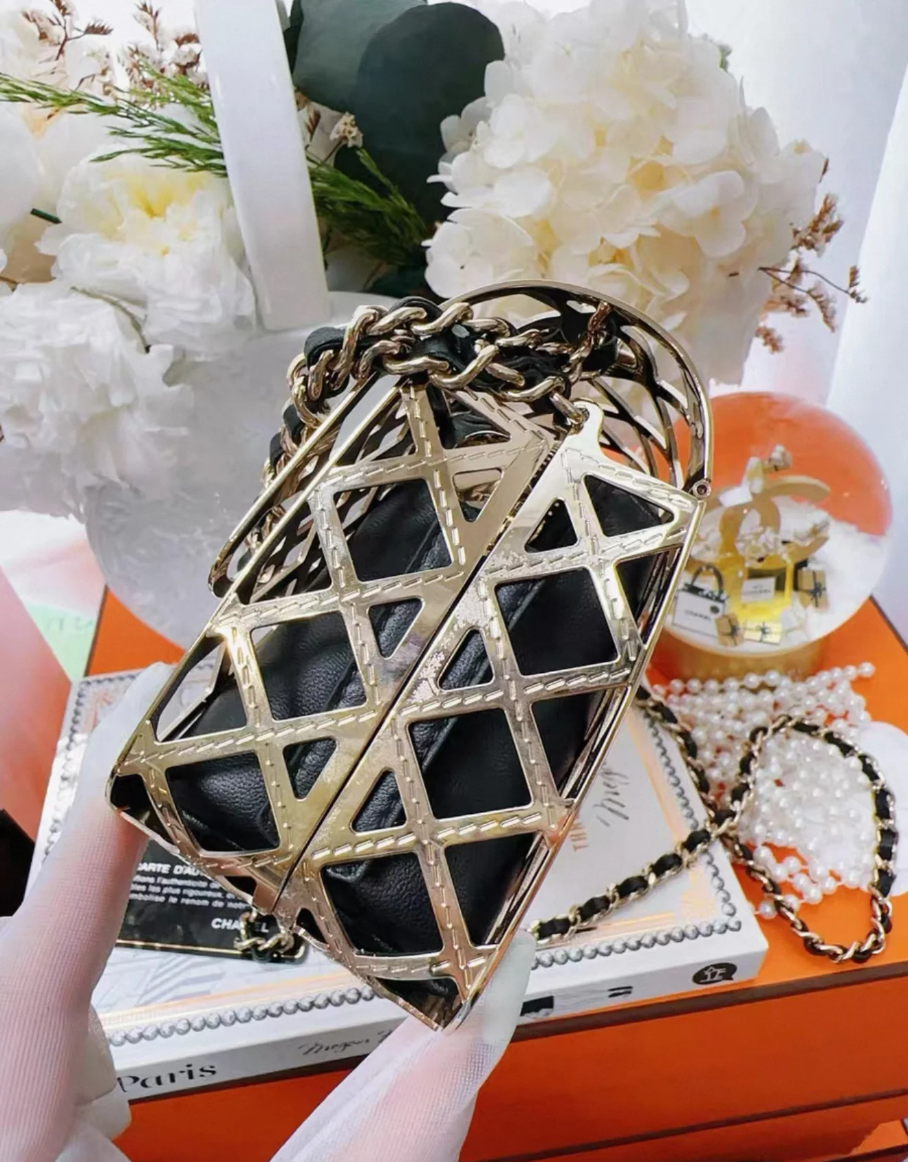 Chanel 21s Gold Metallic Quilted Large Box Crossbody bag - Image 5
