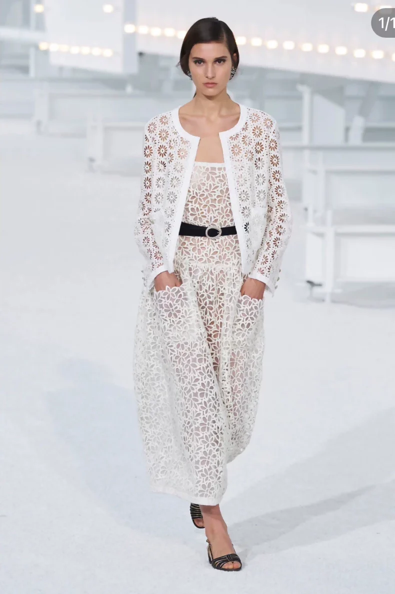 Chanel 21S white crochet cardigan - Image 3