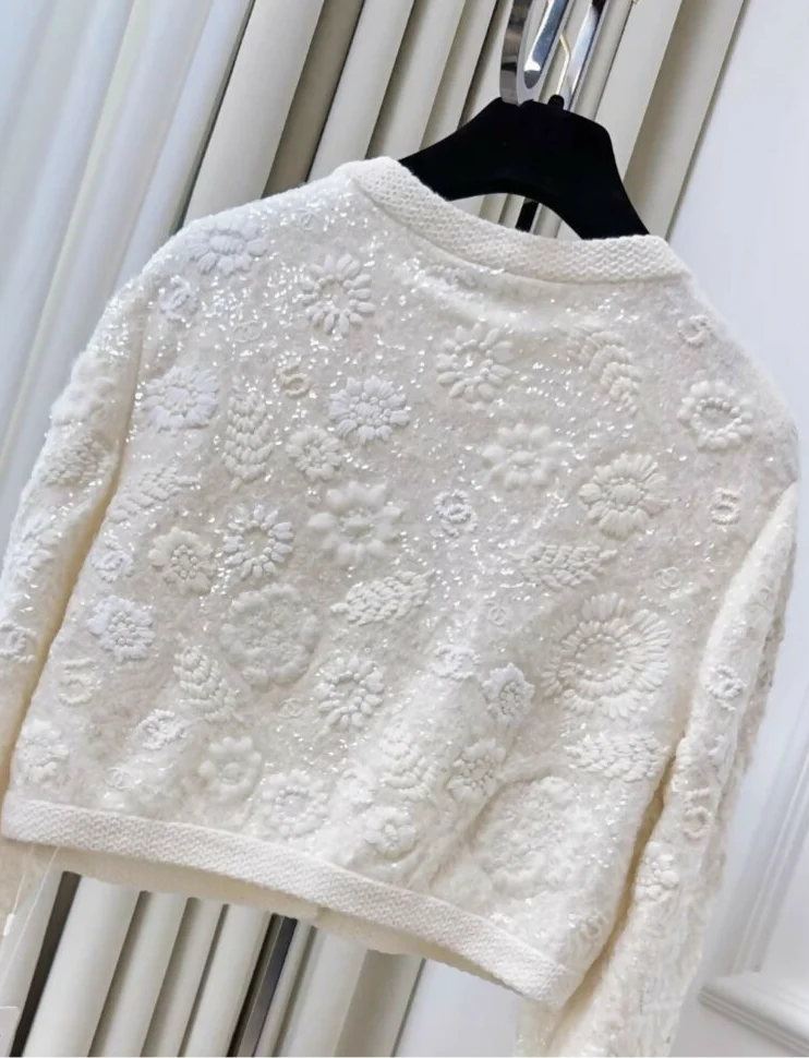 Chanel 21s ecru cardigan - Image 2