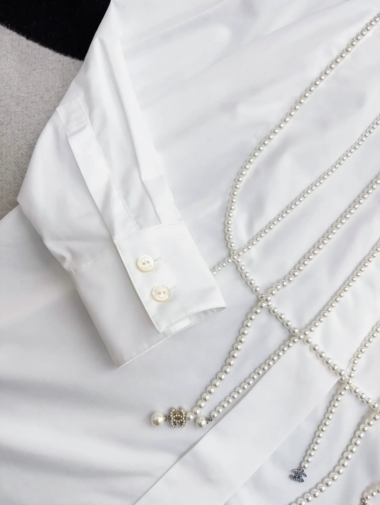 Chanel 21s white pearl tassel shirt - Image 3