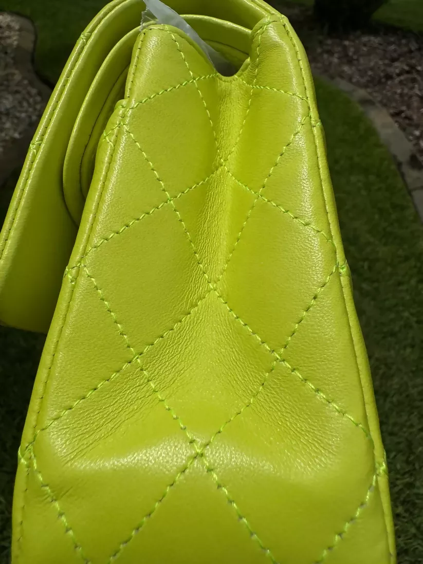 Chanel 21S Yellow Neon Lambskin Medium Classic Flap Bag - Image 3