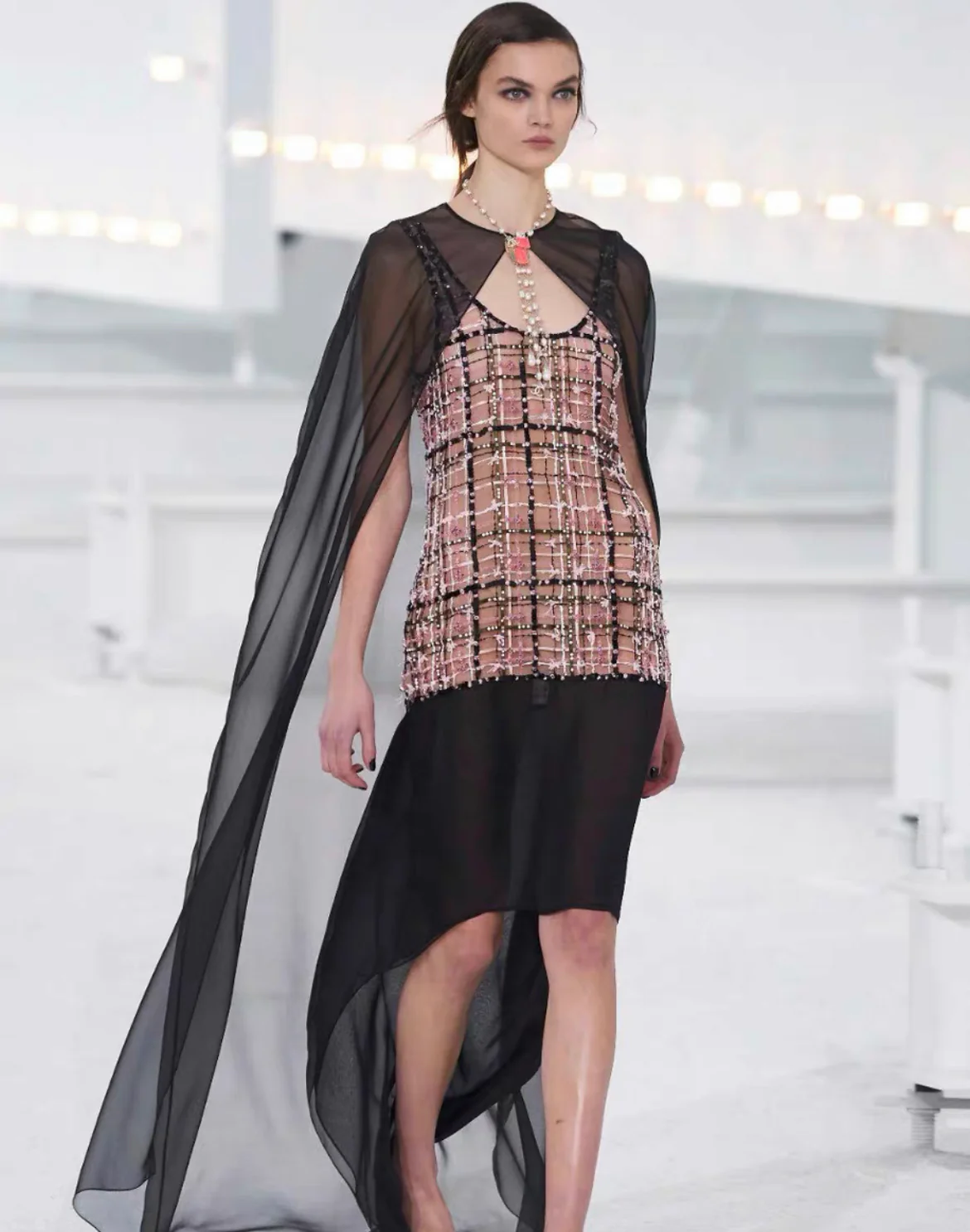 Chanel 21ss Pink Crystal & Pearl long Chain - Image 7