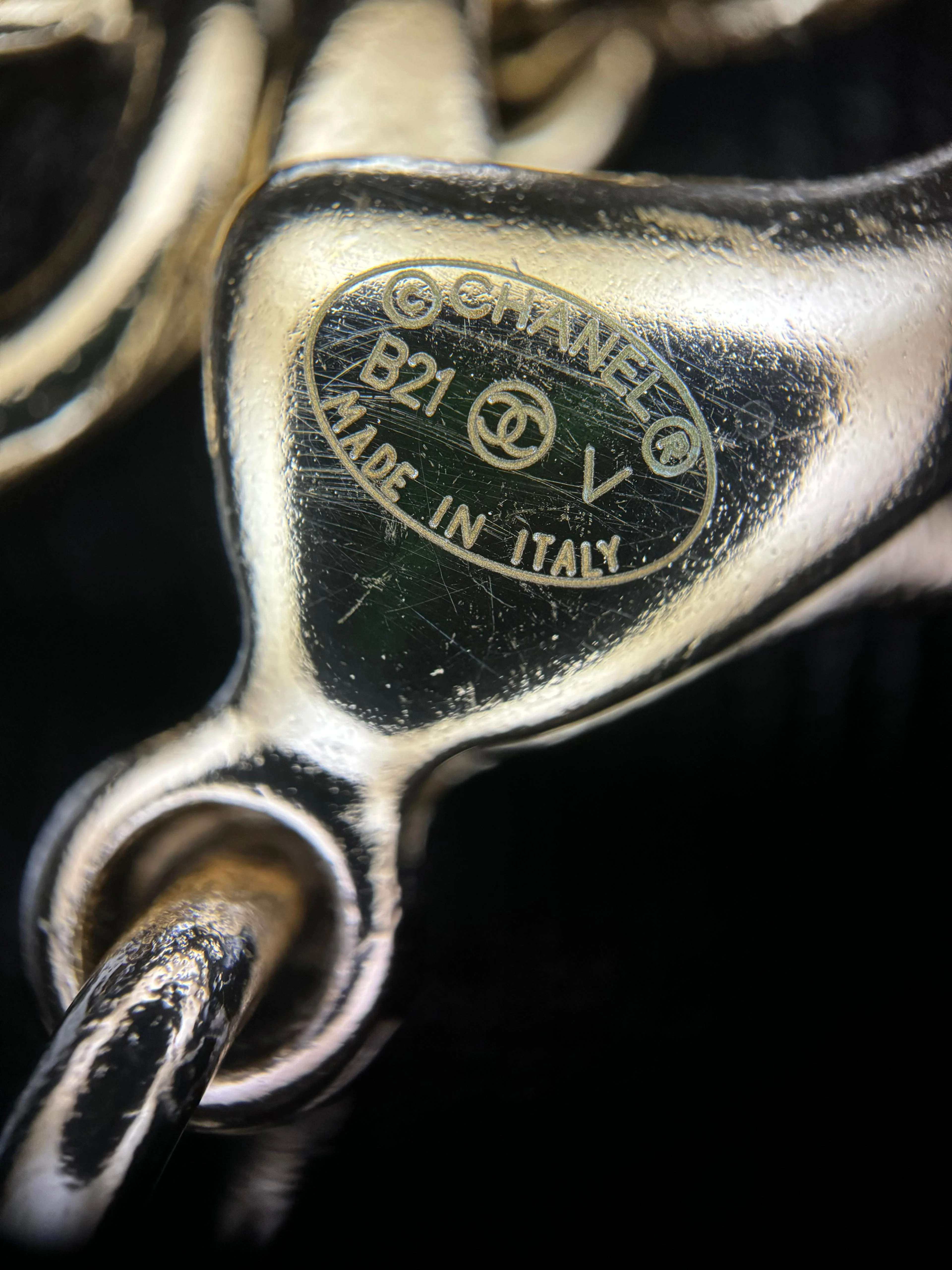 Chanel 21V Rhinestone Metal Leather Chanel English Word Small Necklace - Image 11