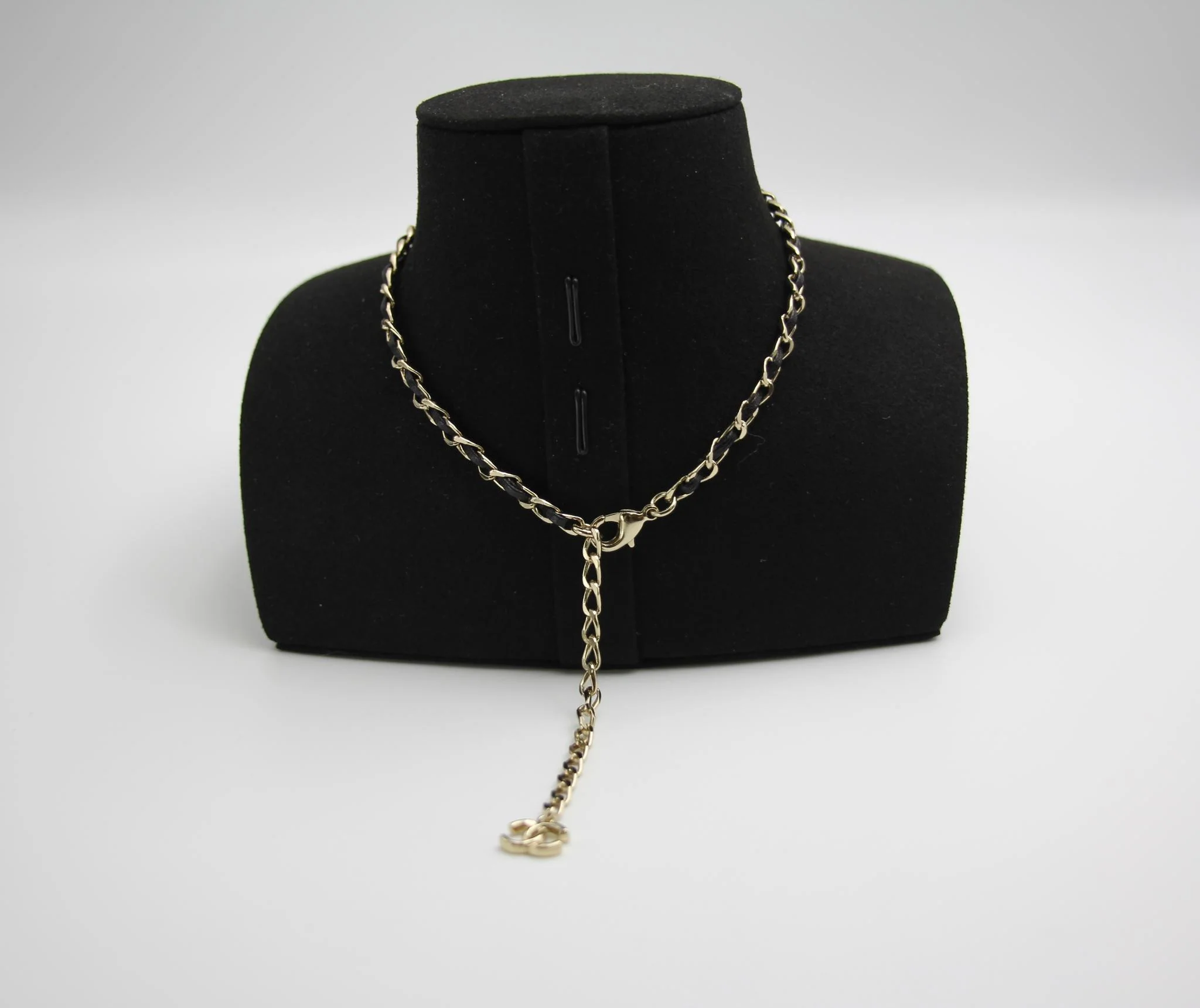 Chanel 21V Rhinestone Metal Leather Chanel English Word Small Necklace - Image 2