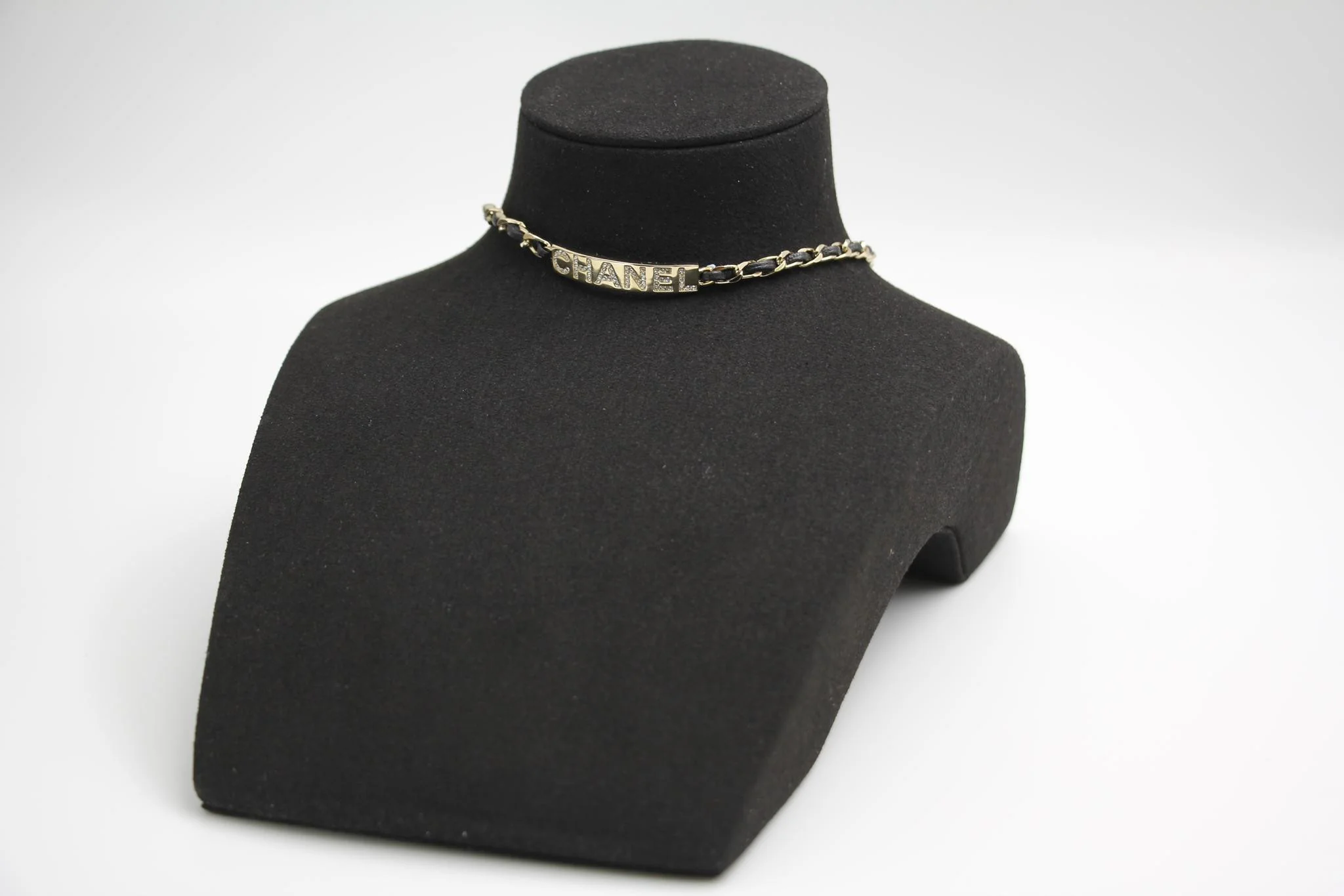 Chanel 21V Rhinestone Metal Leather Chanel English Word Small Necklace - Image 5