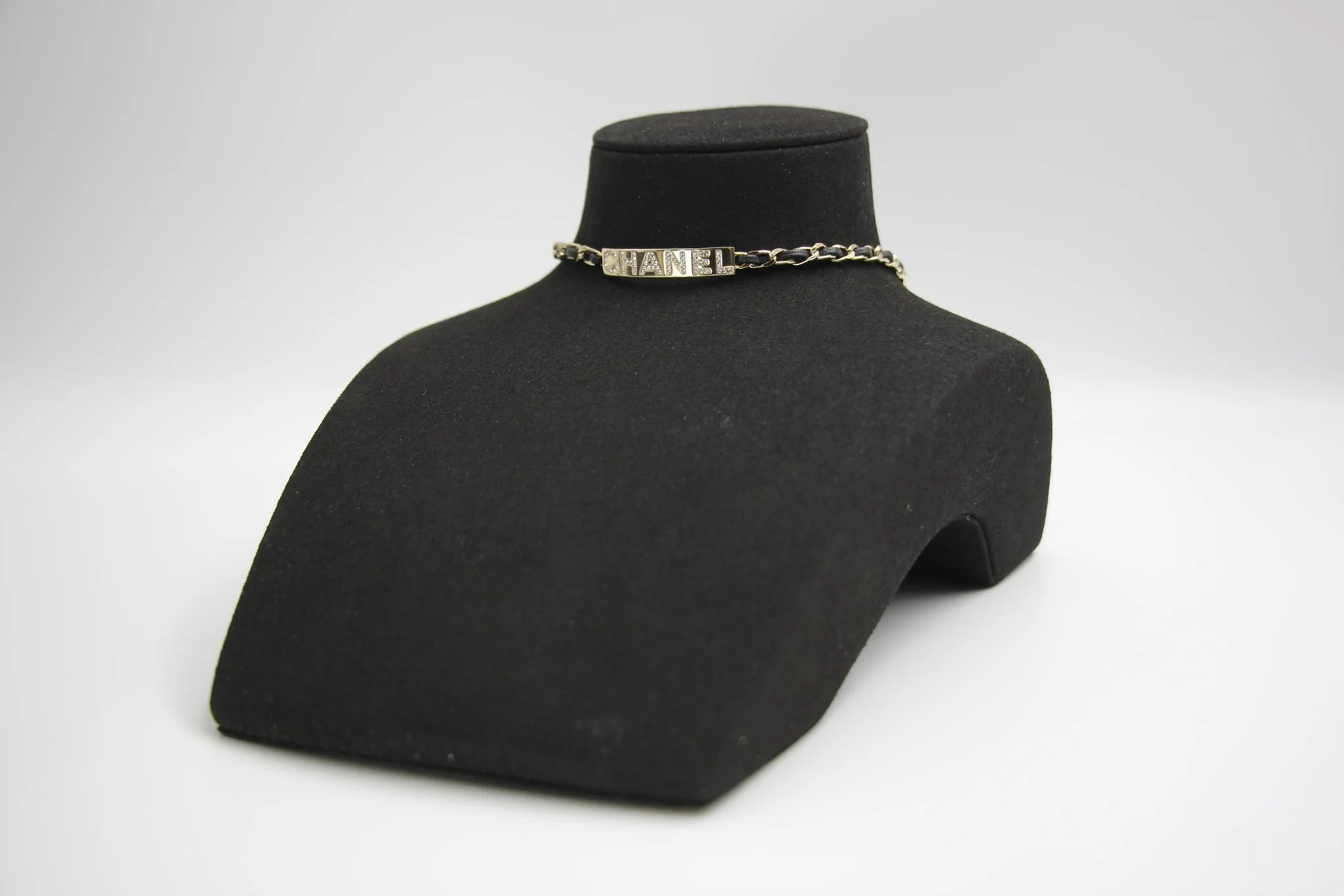 Chanel 21V Rhinestone Metal Leather Chanel English Word Small Necklace - Image 6