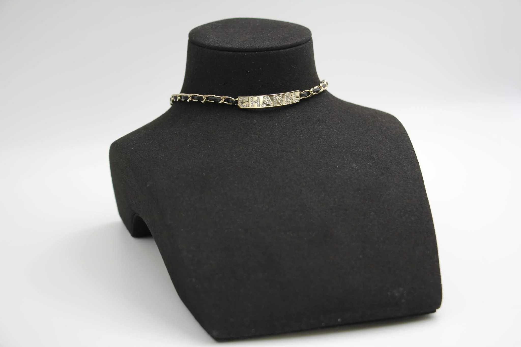 Chanel 21V Rhinestone Metal Leather Chanel English Word Small Necklace - Image 7