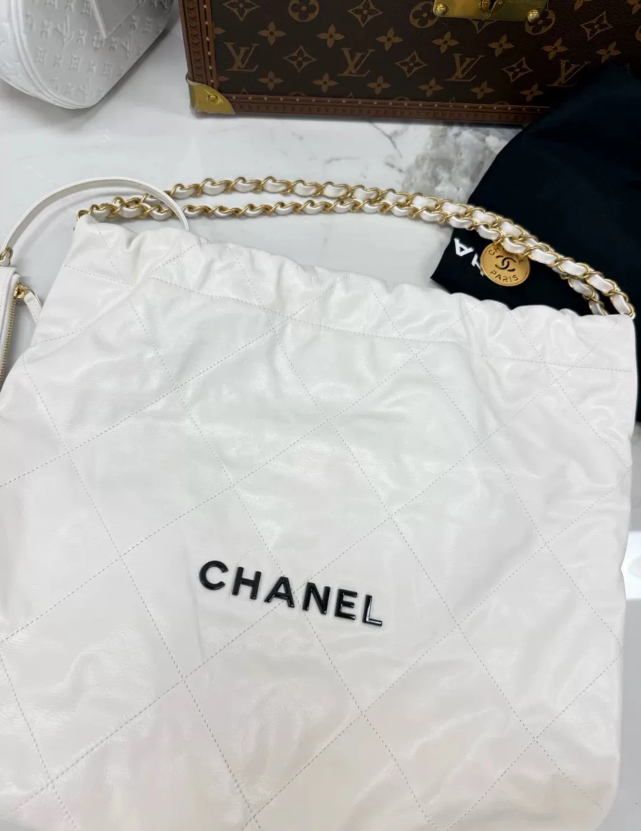Chanel 22 Hobo Bag White Leather Gold Hardware - Image 3