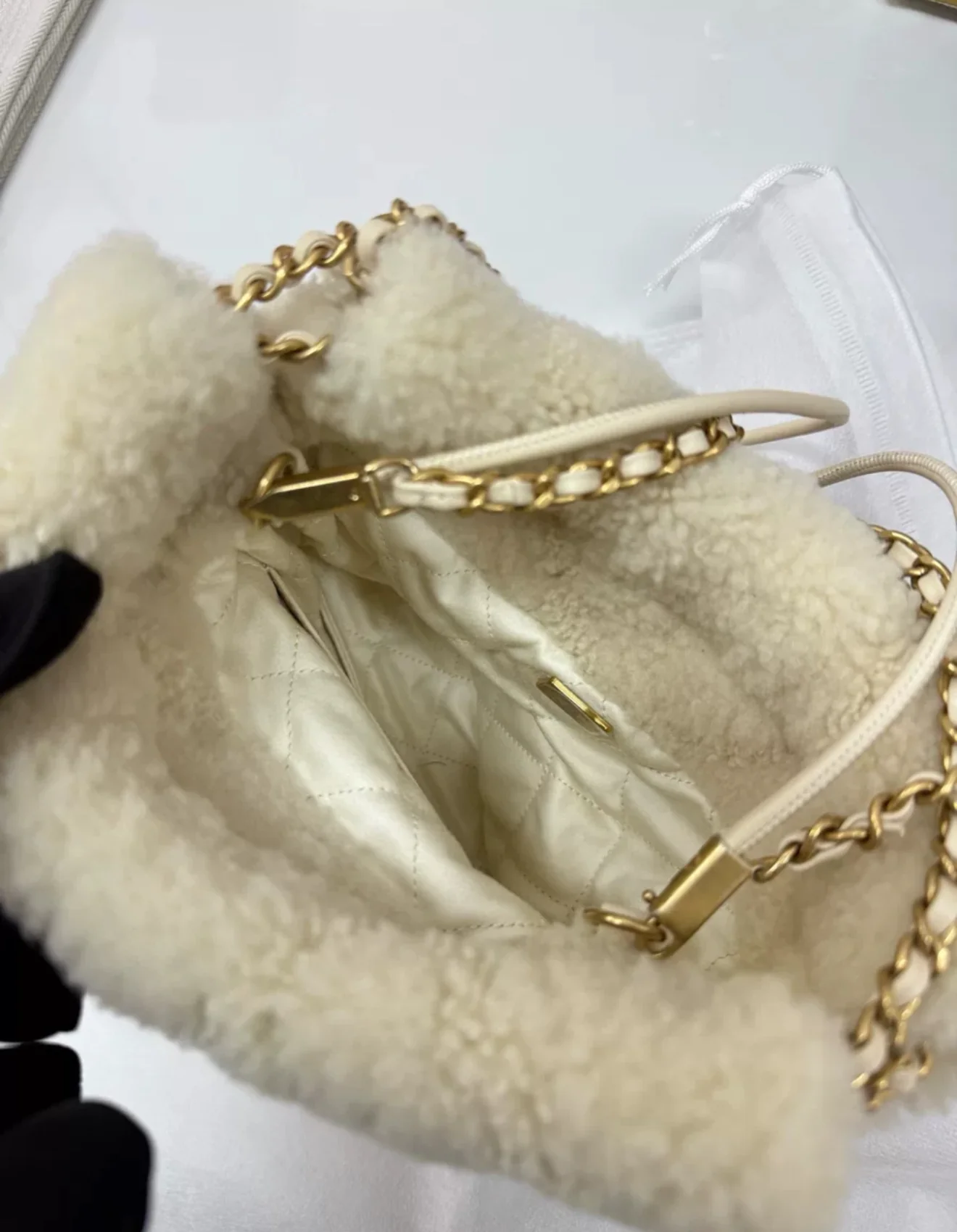 Chanel 22 bag mini teddy with gold hardware - Image 5