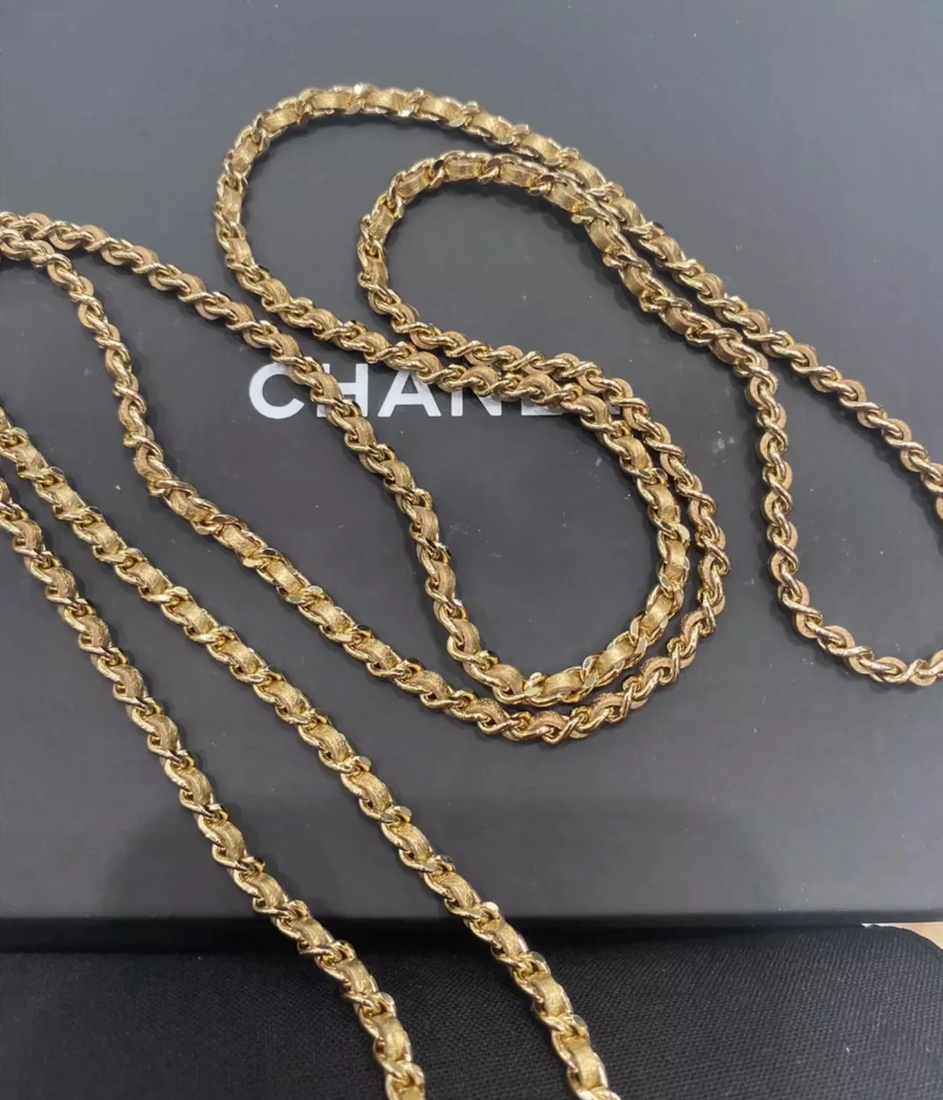 CHANEL 22 mini embellished framed pouch bag - Image 2