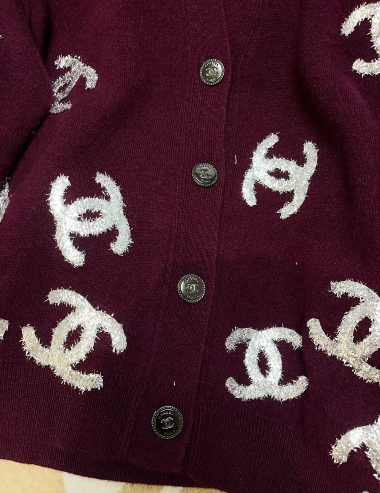 CHANEL 22A Bordeaux Cashmere Cardigan - Image 3
