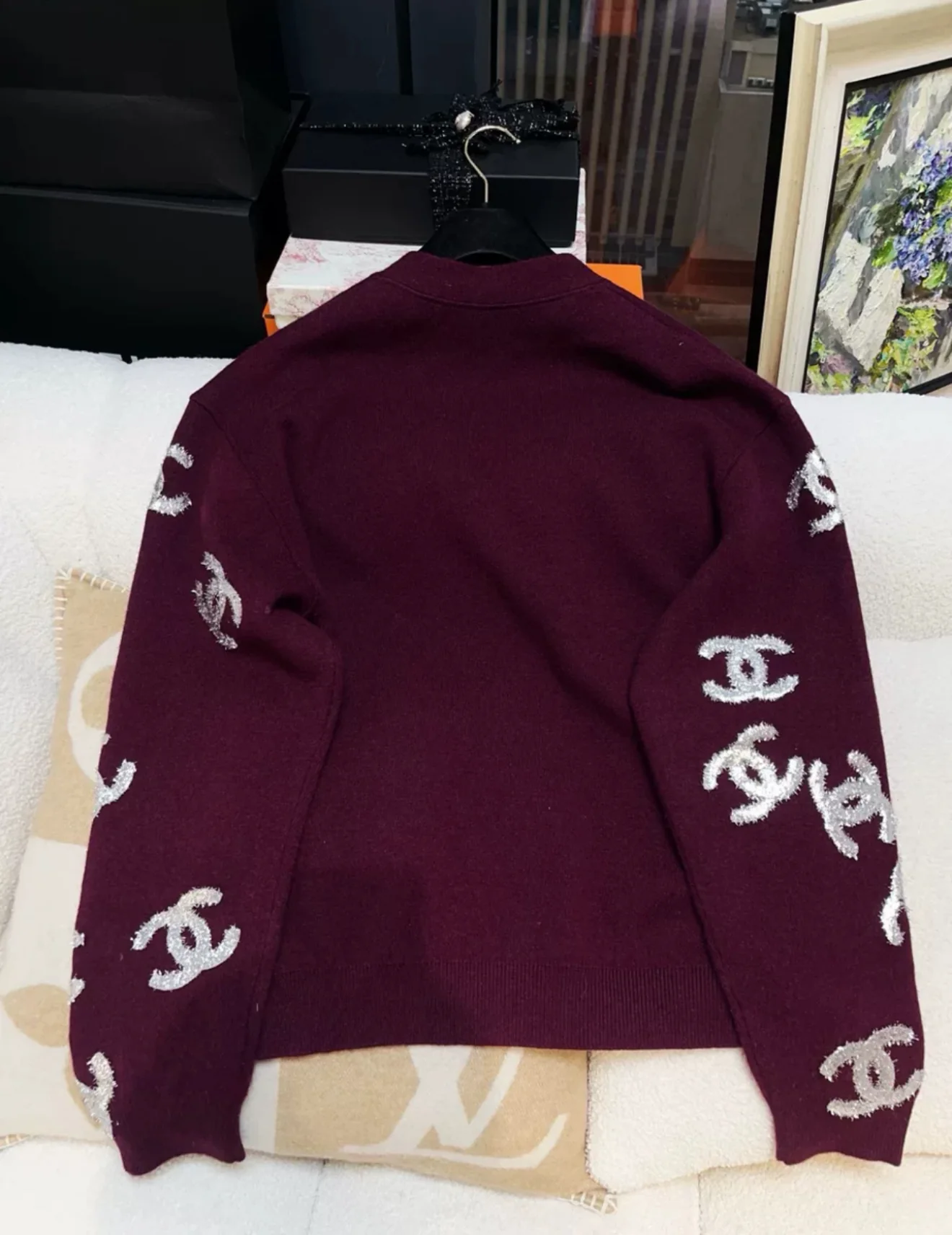 CHANEL 22A Bordeaux Cashmere Cardigan - Image 4
