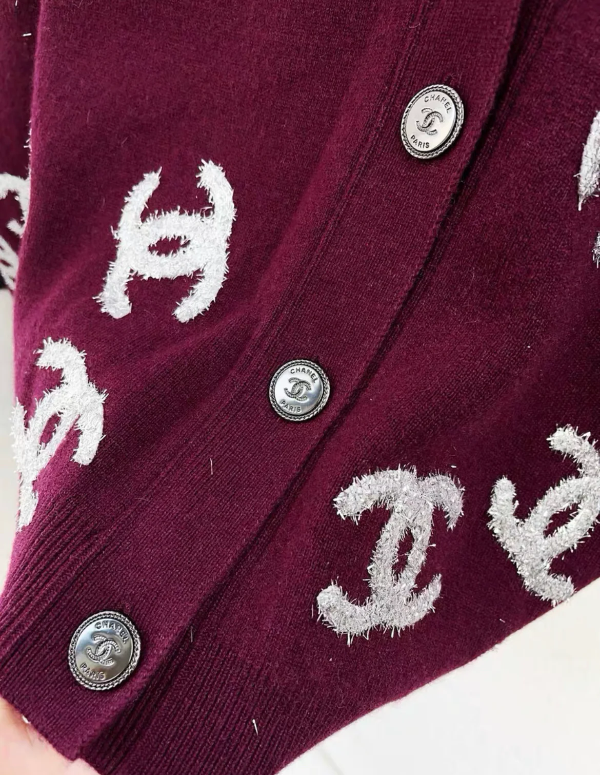 CHANEL 22A Bordeaux Cashmere Cardigan Size 40 - Image 3